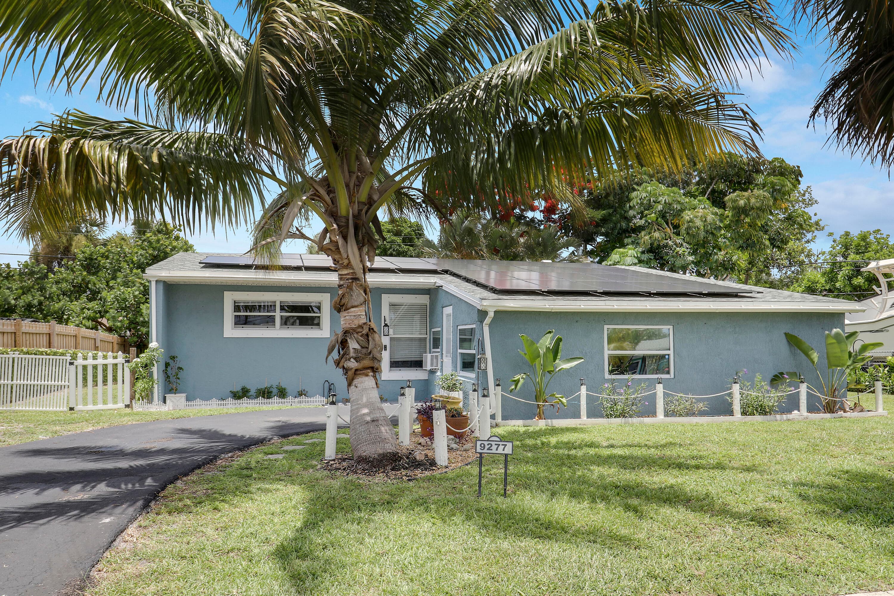 9277 Bloomfield Drive, Palm Beach Gardens, FL 33410 — photo 1 of 29