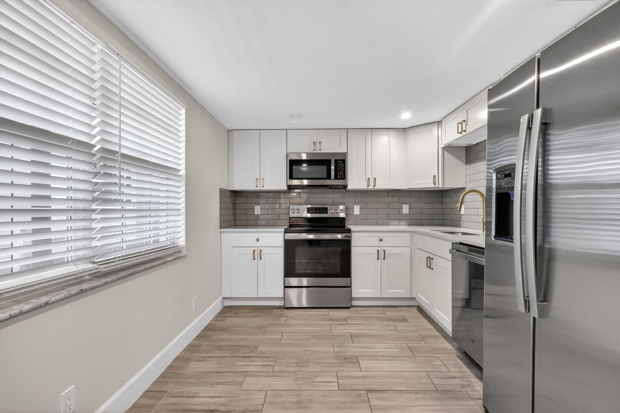 545 Oaks Lane 409, Pompano Beach, FL 33069 — photo 3 of 25
