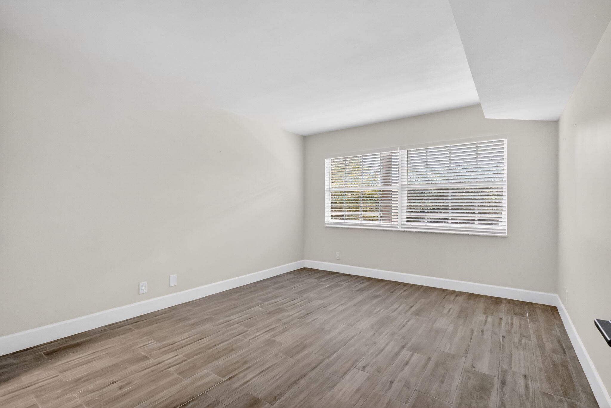 545 Oaks Lane 409, Pompano Beach, FL 33069 — photo 16 of 25