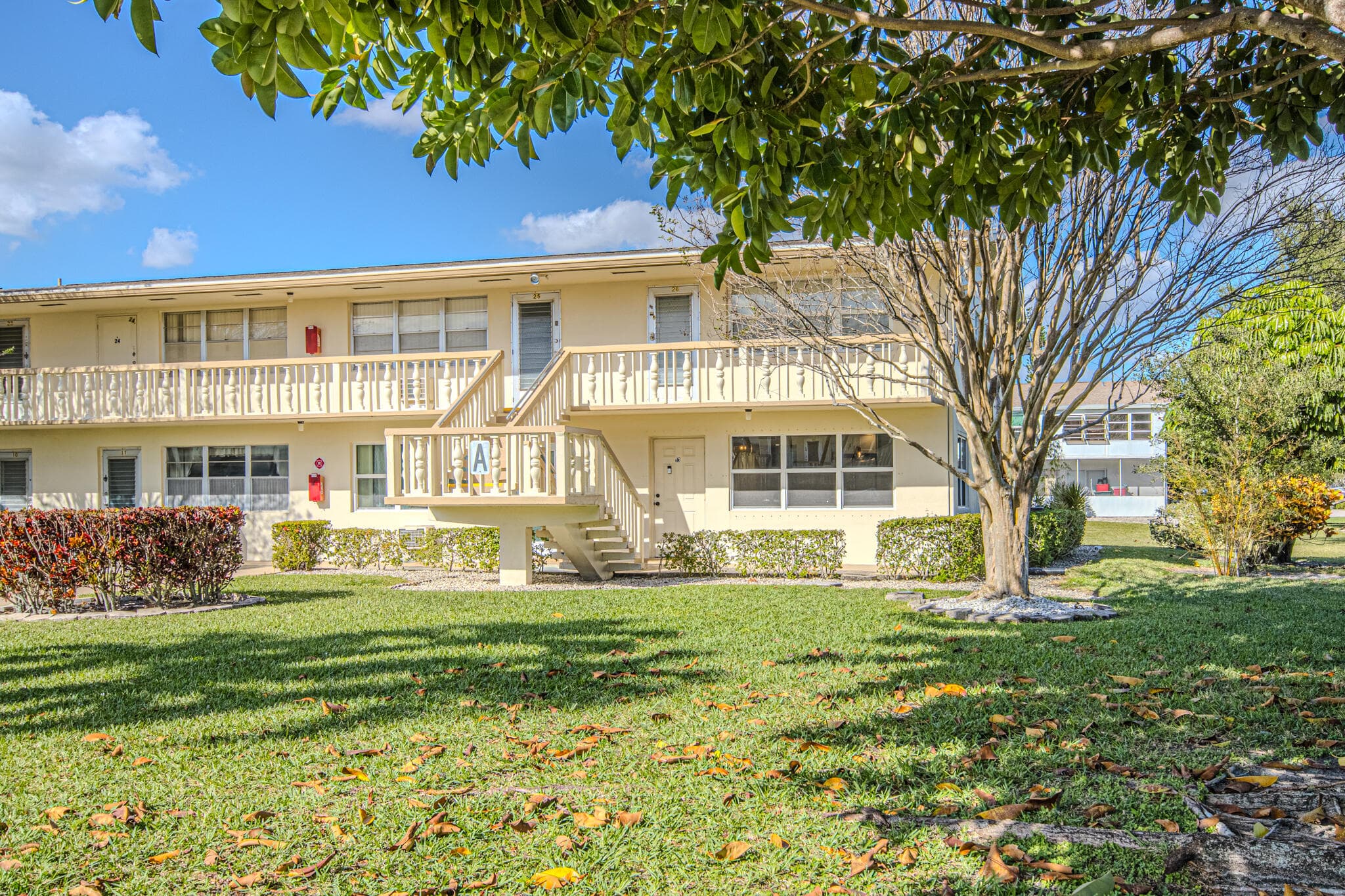 13 Northampton A A, West Palm Beach, FL 33417 — photo 1 of 19