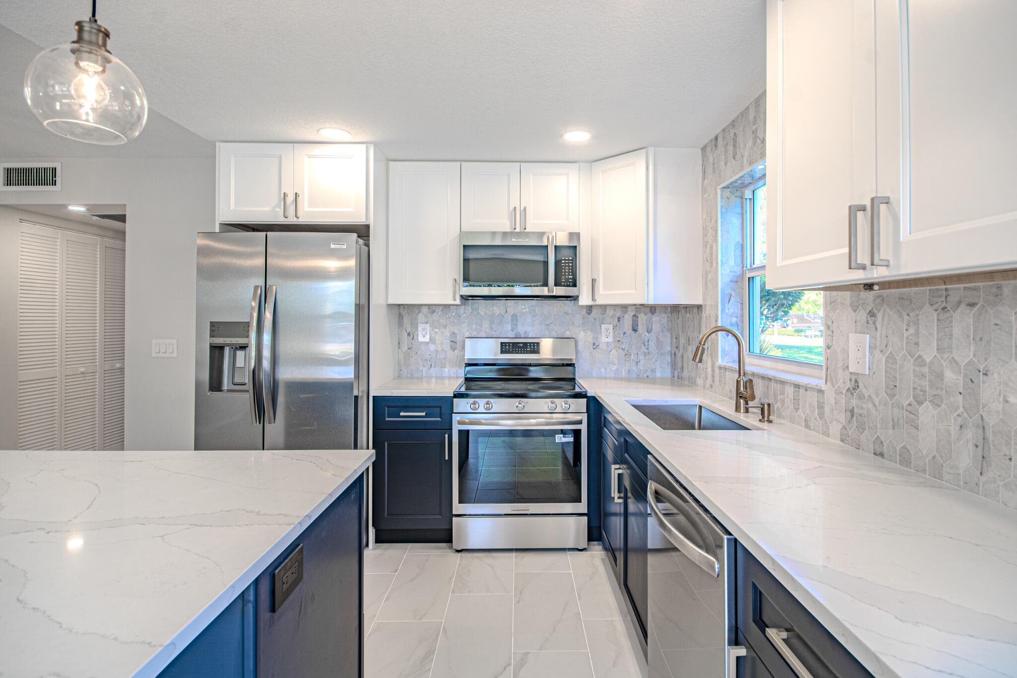 13 Northampton A A, West Palm Beach, FL 33417 — photo 4 of 19