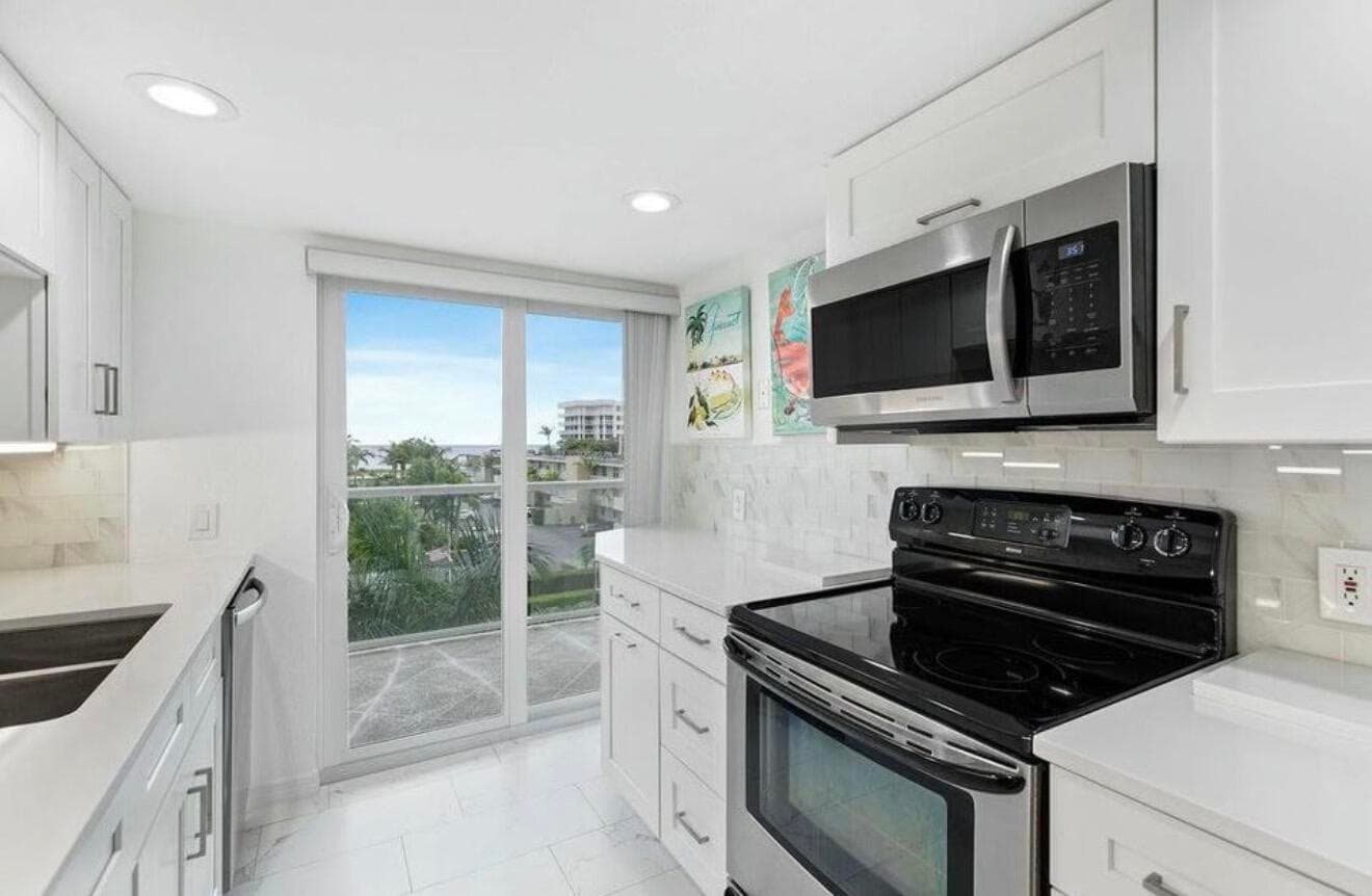 2560 S Ocean Boulevard 518, Palm Beach, FL 33480 — photo 8 of 27