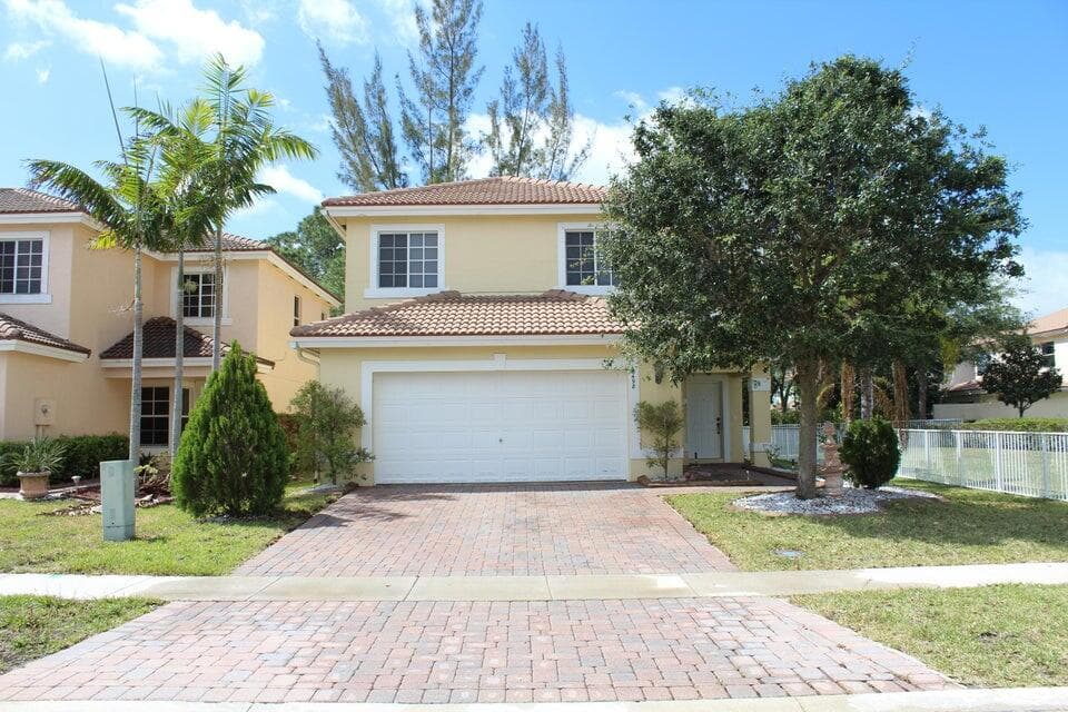 6498 Adriatic Way, West Palm Beach, FL 33413 — photo 1 of 3