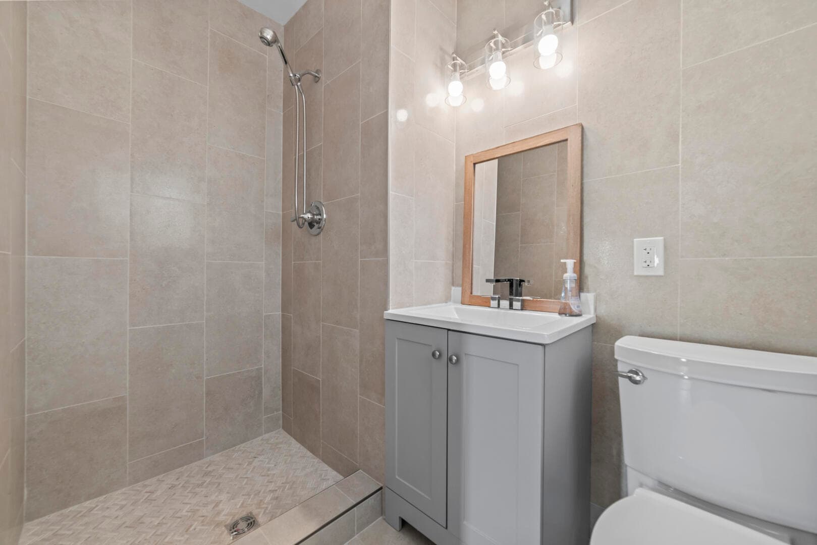 2451 NE 199th Street, Miami, FL 33180 — photo 35 of 48
