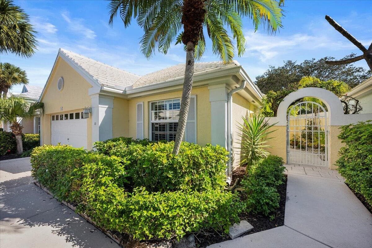 11 Dorchester Circle, Palm Beach Gardens, FL 33418 — photo 26 of 43
