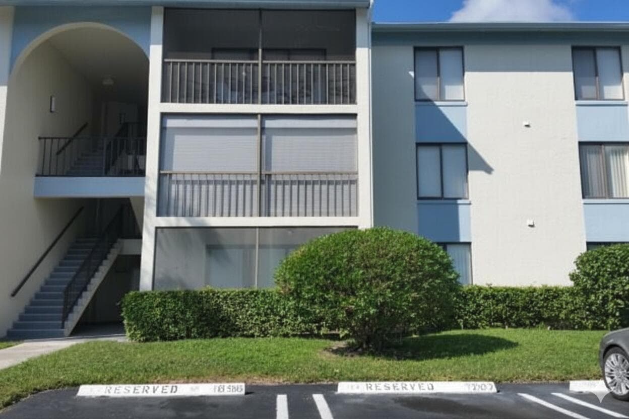1110 Green Pine Boulevard H2, West Palm Beach, FL 33409 — photo 1 of 12