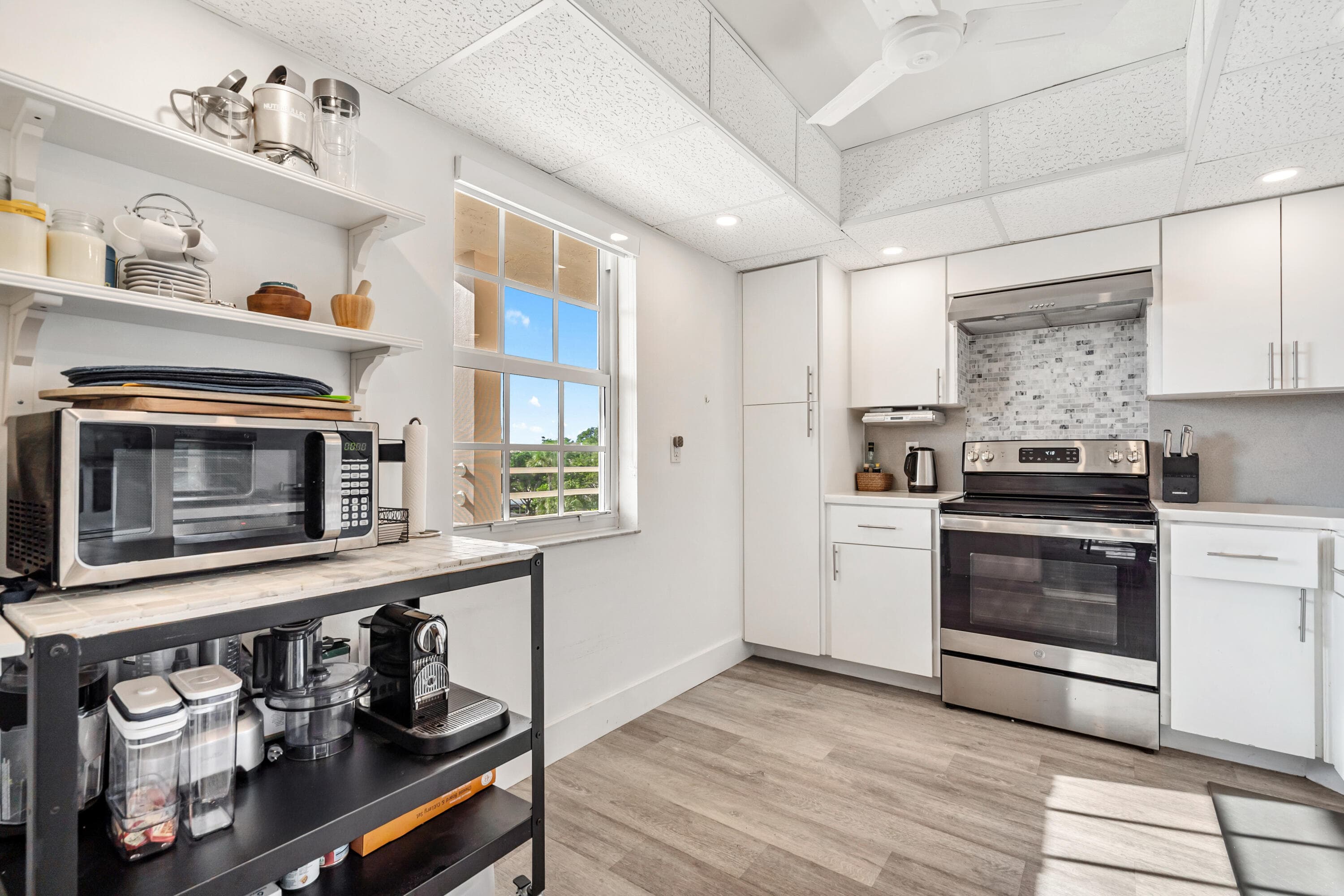 3900 Oaks Clubhouse Drive 503, Pompano Beach, FL 33069 — photo 11 of 39