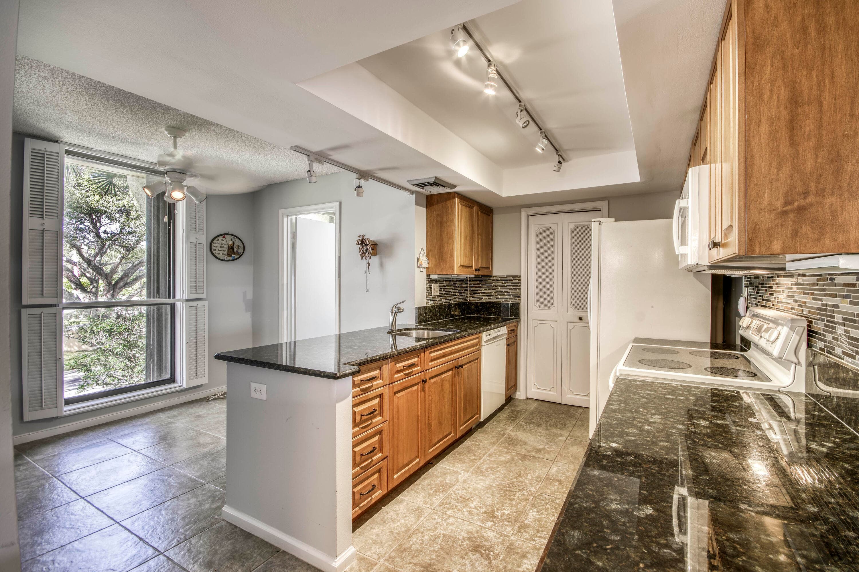 5250 Woodland Lakes Drive 226, Palm Beach Gardens, FL 33418 — photo 15 of 30