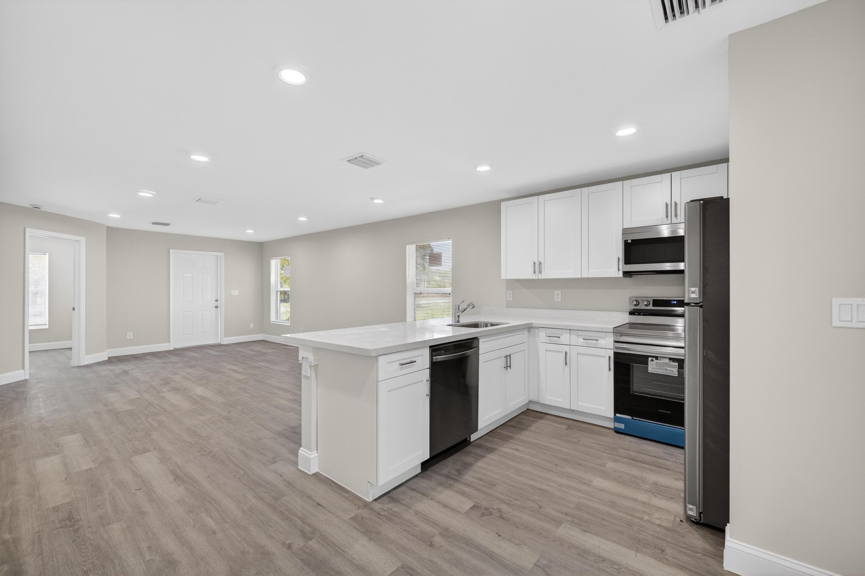 706 Dundas Court, Fort Pierce, FL 34950 — photo 10 of 37