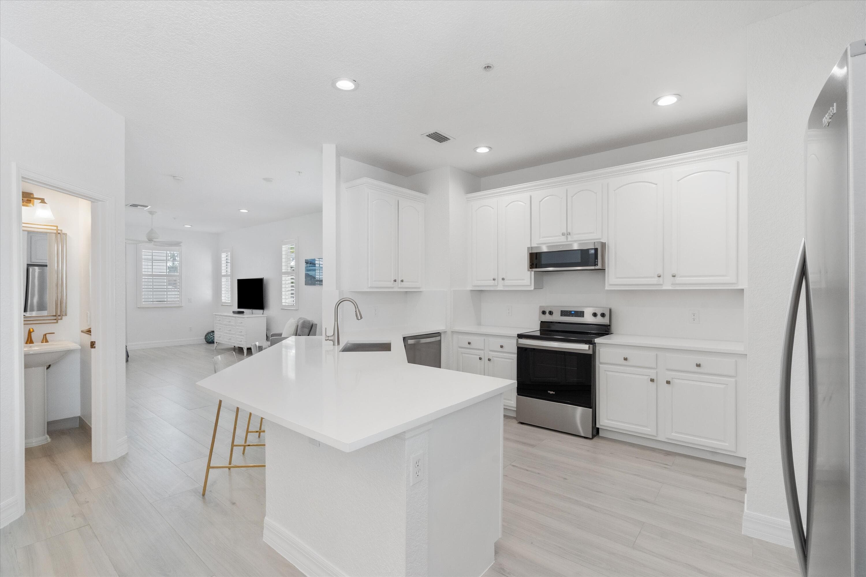 295 NE 5th Avenue 32, Delray Beach, FL 33483 — photo 3 of 29