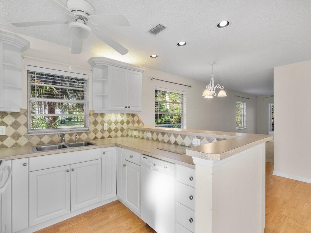 100 Spring Lake Drive 107, Vero Beach, FL 32962 — photo 3 of 27