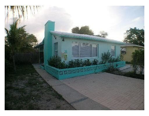 1015 S K Street 1 - Front Unit, Lake Worth Beach, FL 33460 — photo 1 of 28