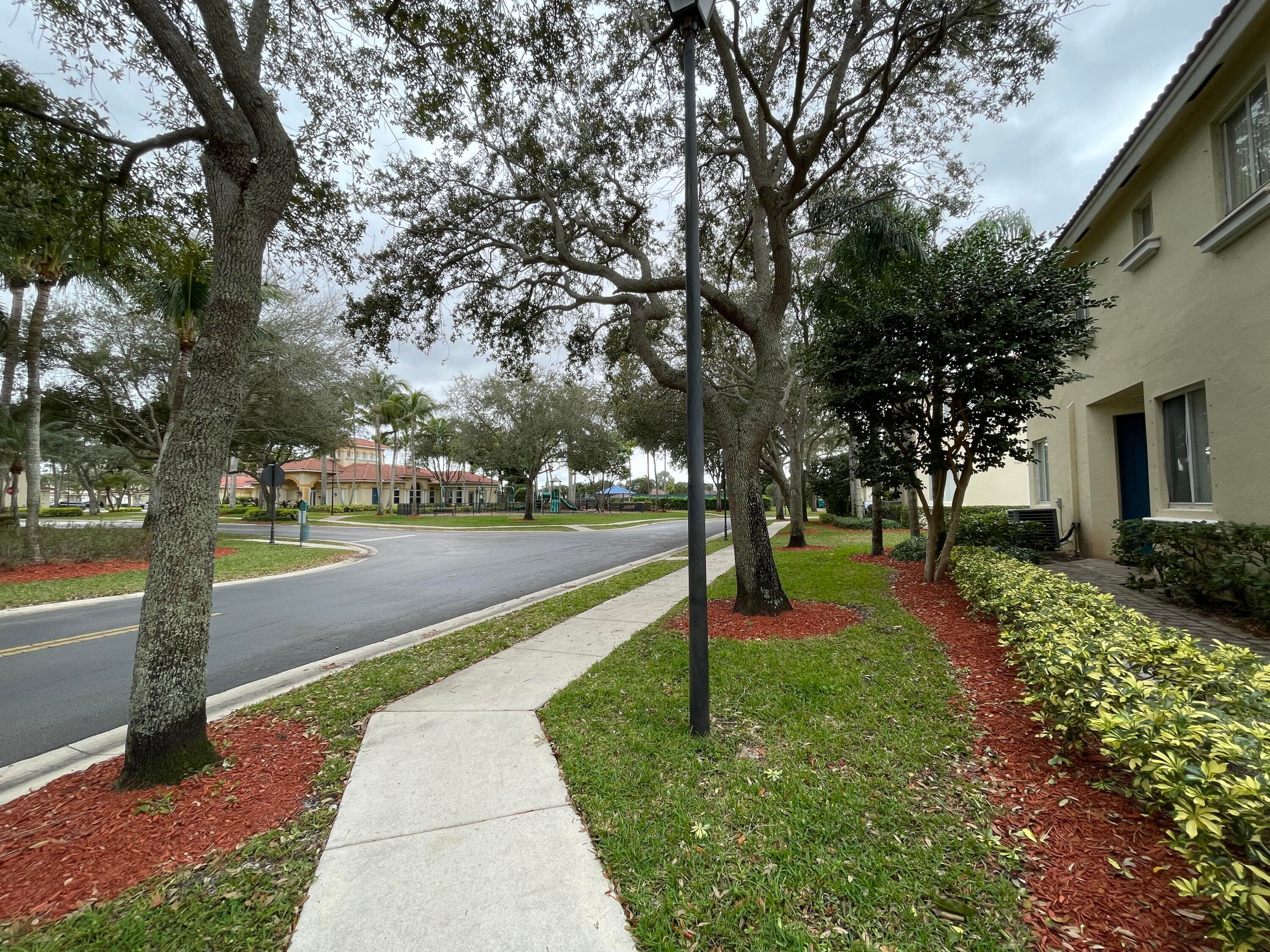 3121 N Evergreen Circle, Boynton Beach, FL 33426 — photo 8 of 35