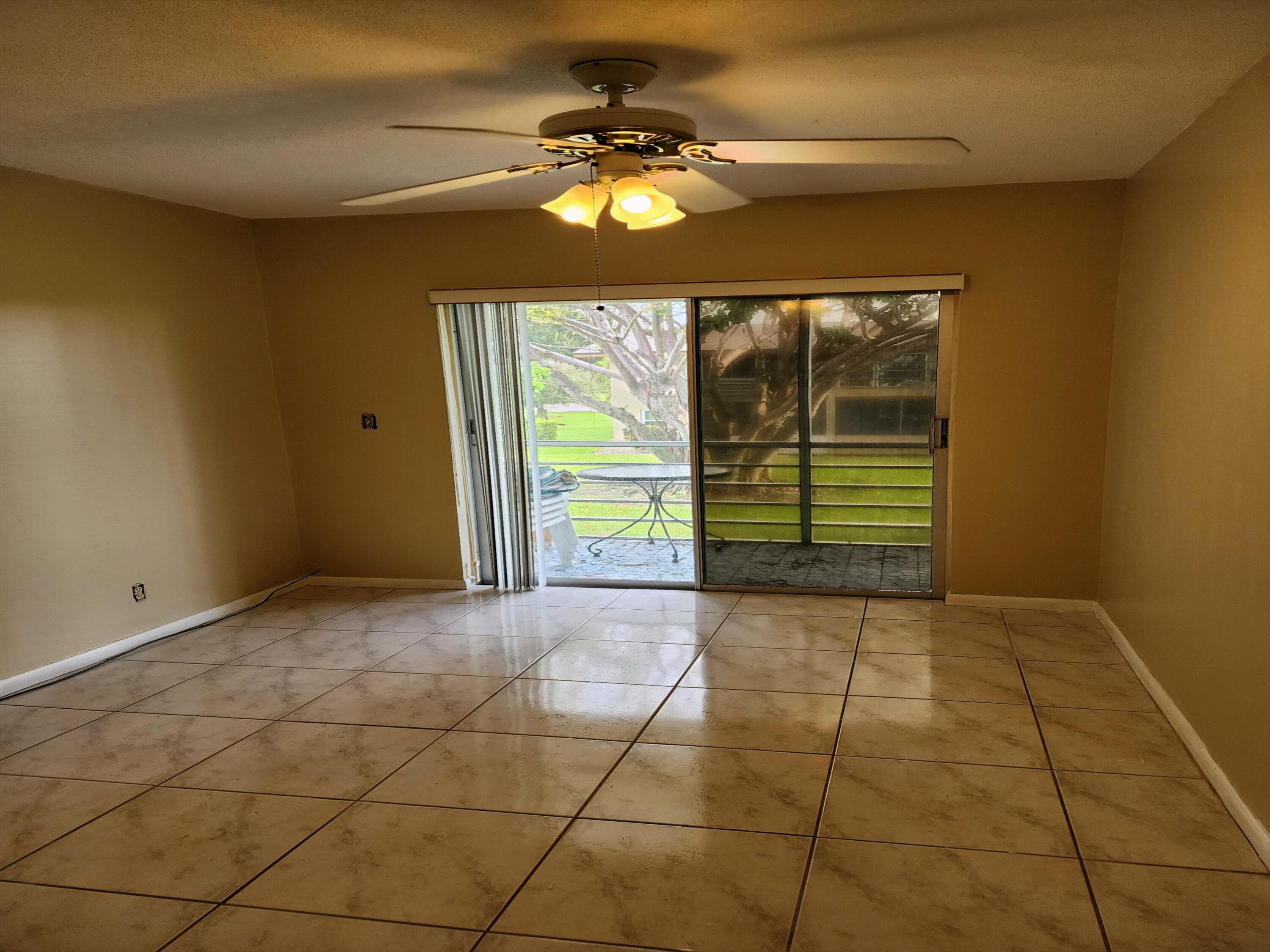 239 Coventry J, West Palm Beach, FL 33417 — photo 1 of 7