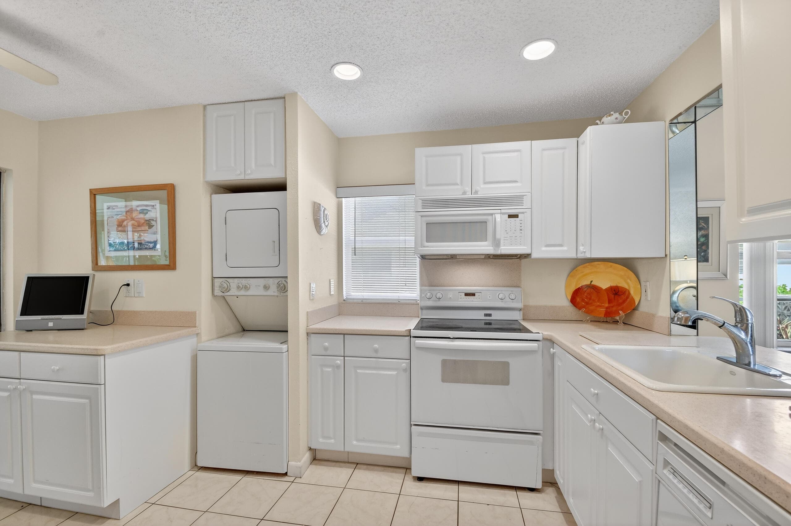 5199 Rose Hill Drive, Boynton Beach, FL 33437 — photo 11 of 54