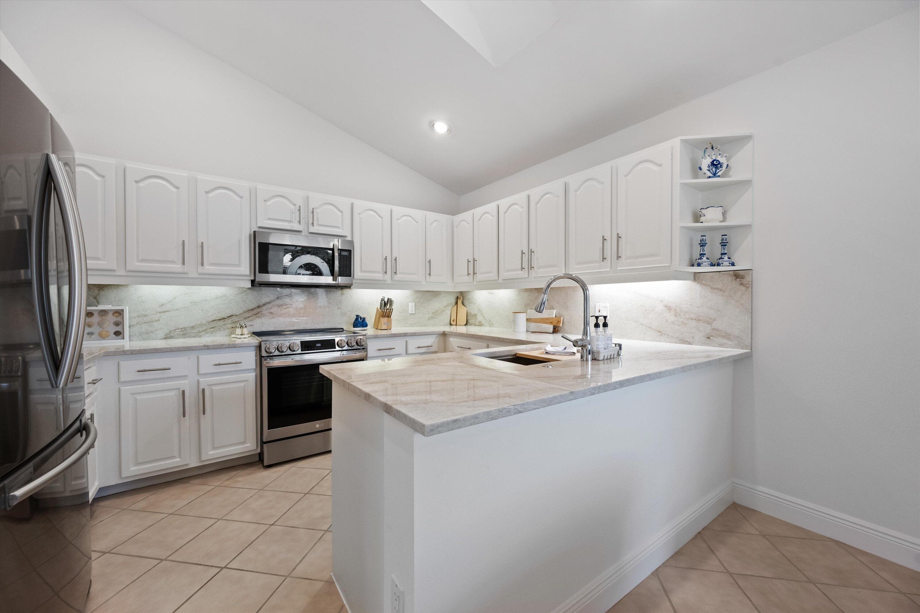 9221 Heathridge Drive, West Palm Beach, FL 33411 — photo 7 of 42