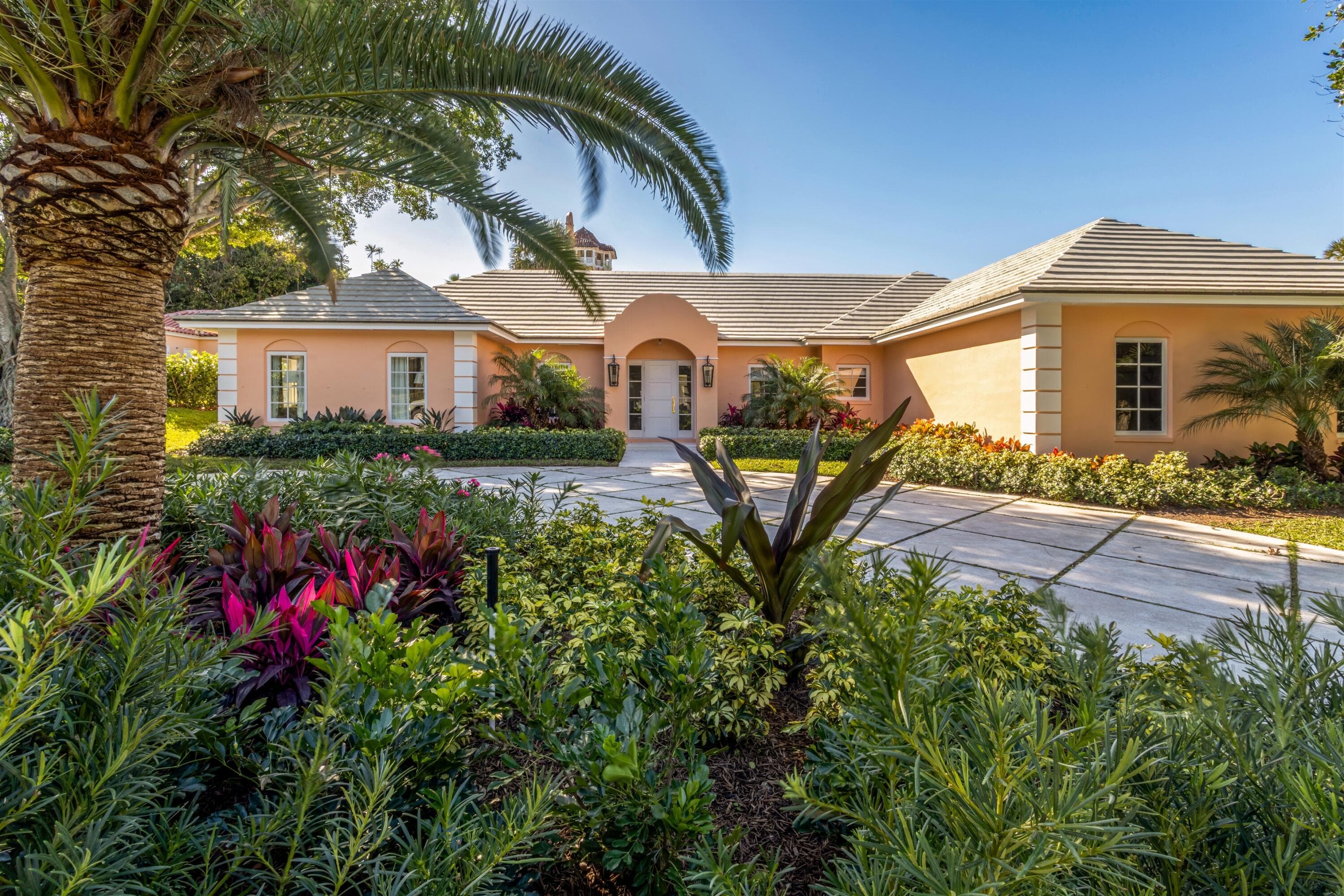 124 Woodbridge Road, Palm Beach, FL 33480 — photo 4 of 45