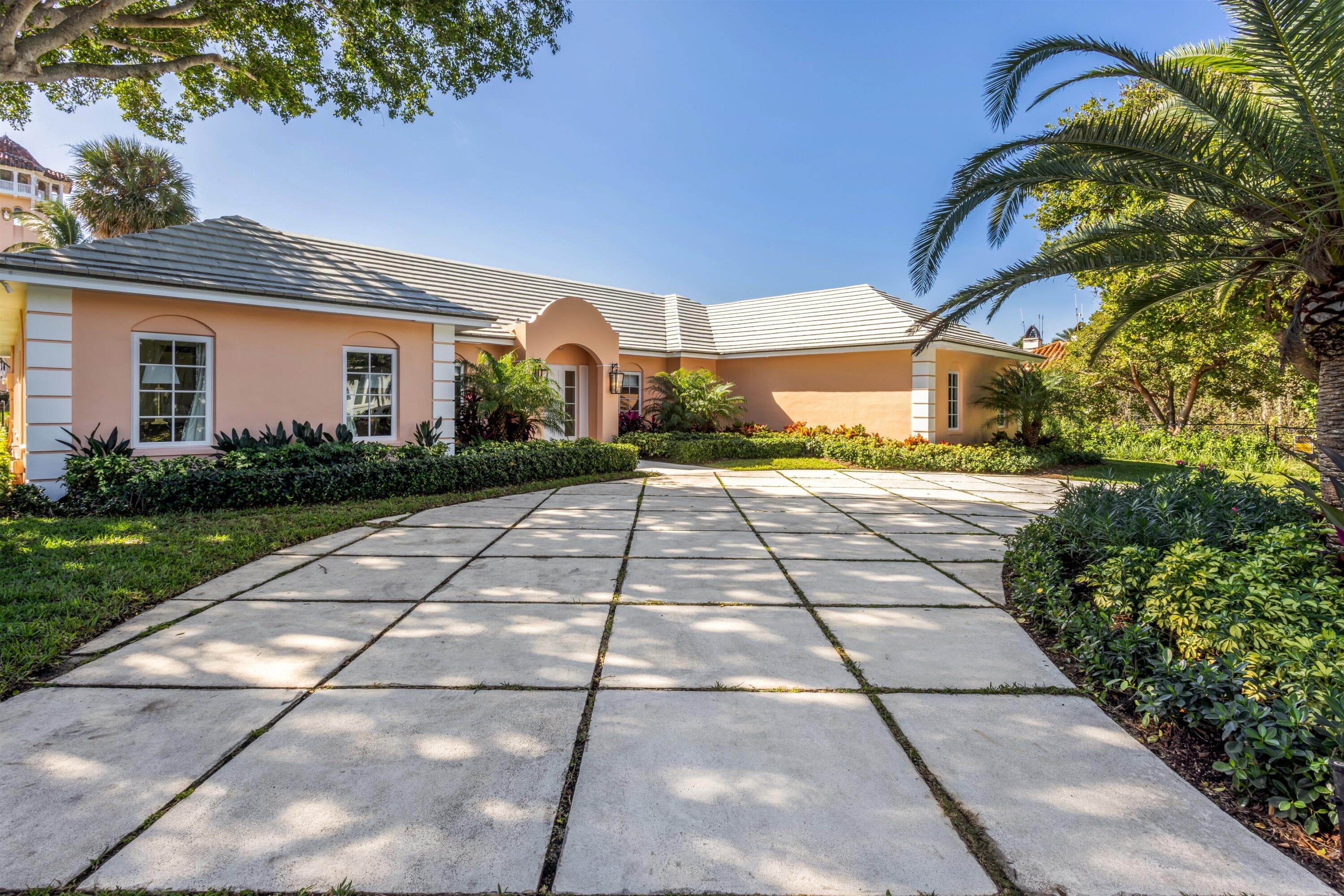 124 Woodbridge Road, Palm Beach, FL 33480 — photo 5 of 45