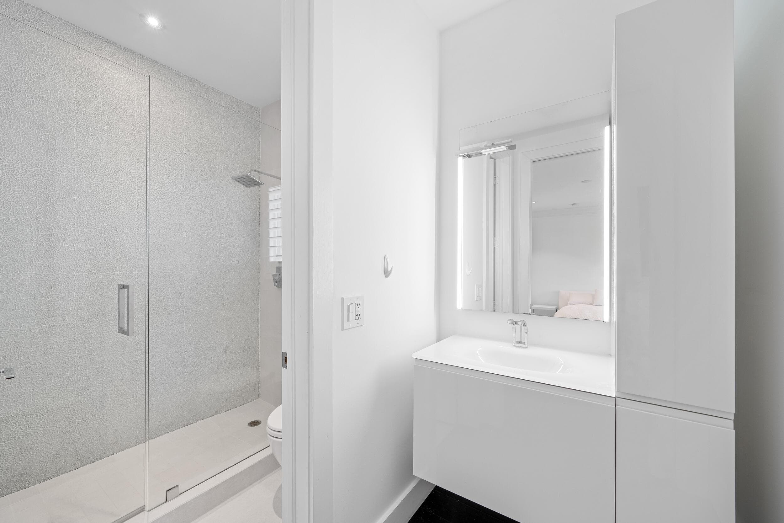 16430 NE 30th Avenue, North Miami Beach, FL 33160 — photo 37 of 68