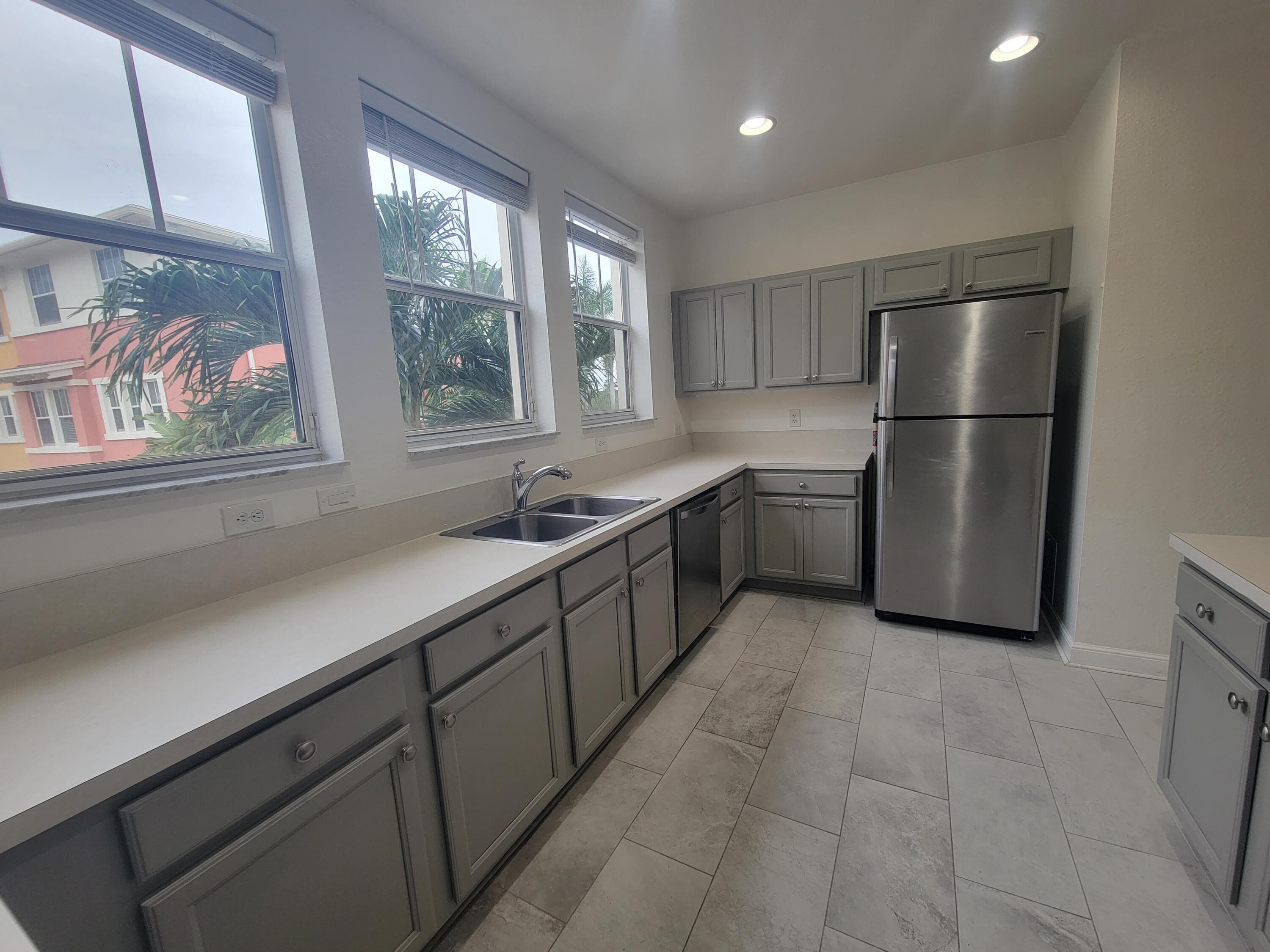 750 Millbrae Court 5, West Palm Beach, FL 33401 — photo 1 of 60