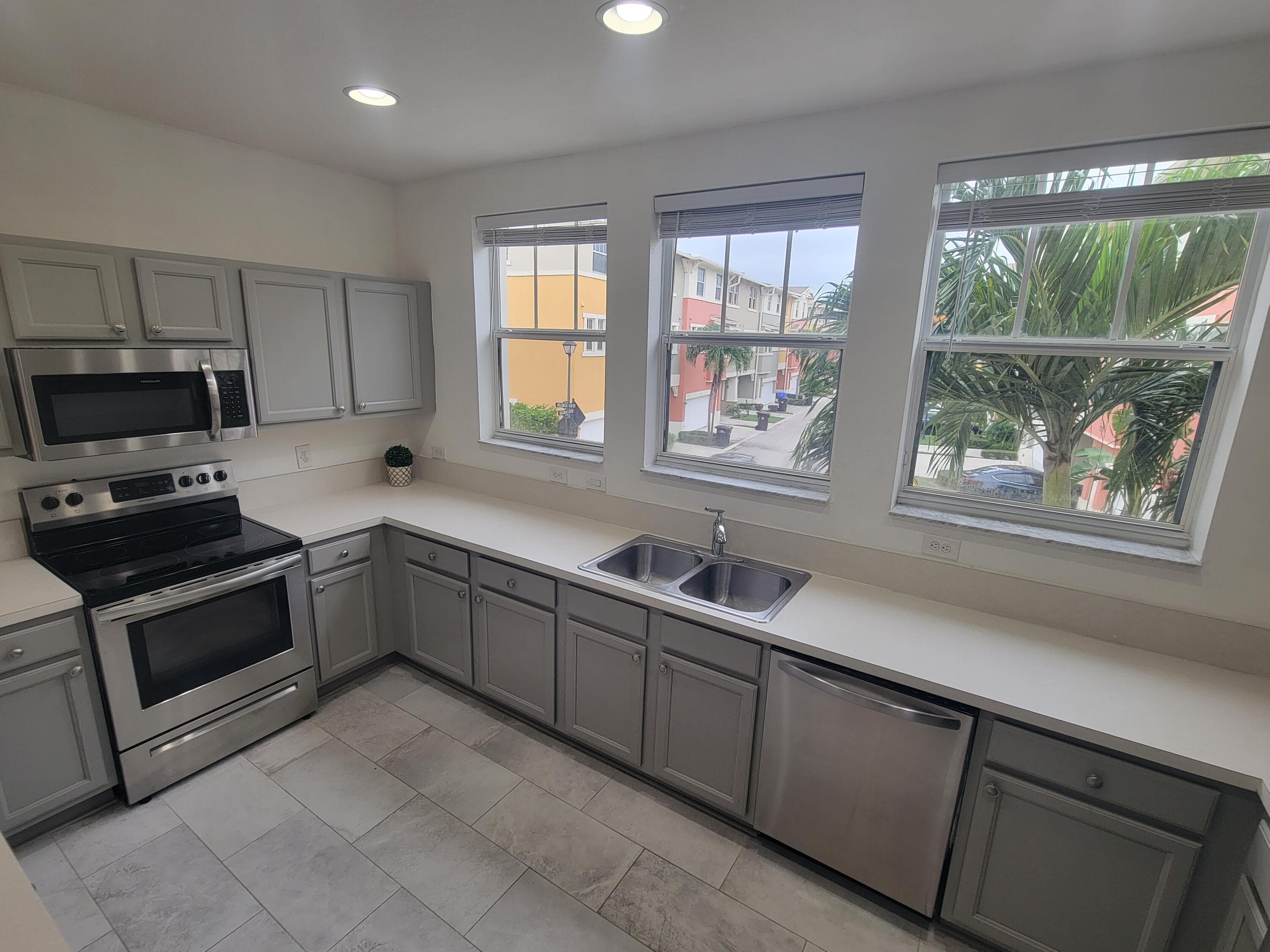 750 Millbrae Court 5, West Palm Beach, FL 33401 — photo 28 of 60