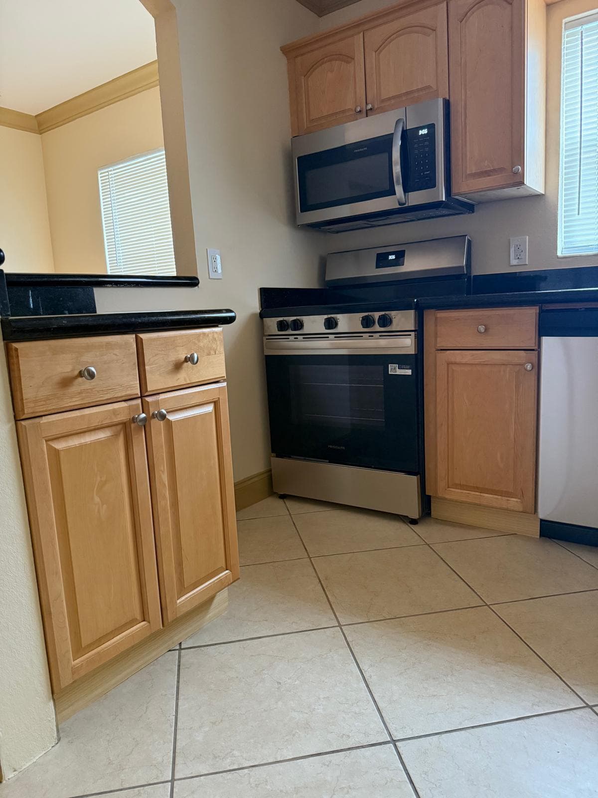 744 NE 14th Avenue 12, Fort Lauderdale, FL 33304 — photo 4 of 11