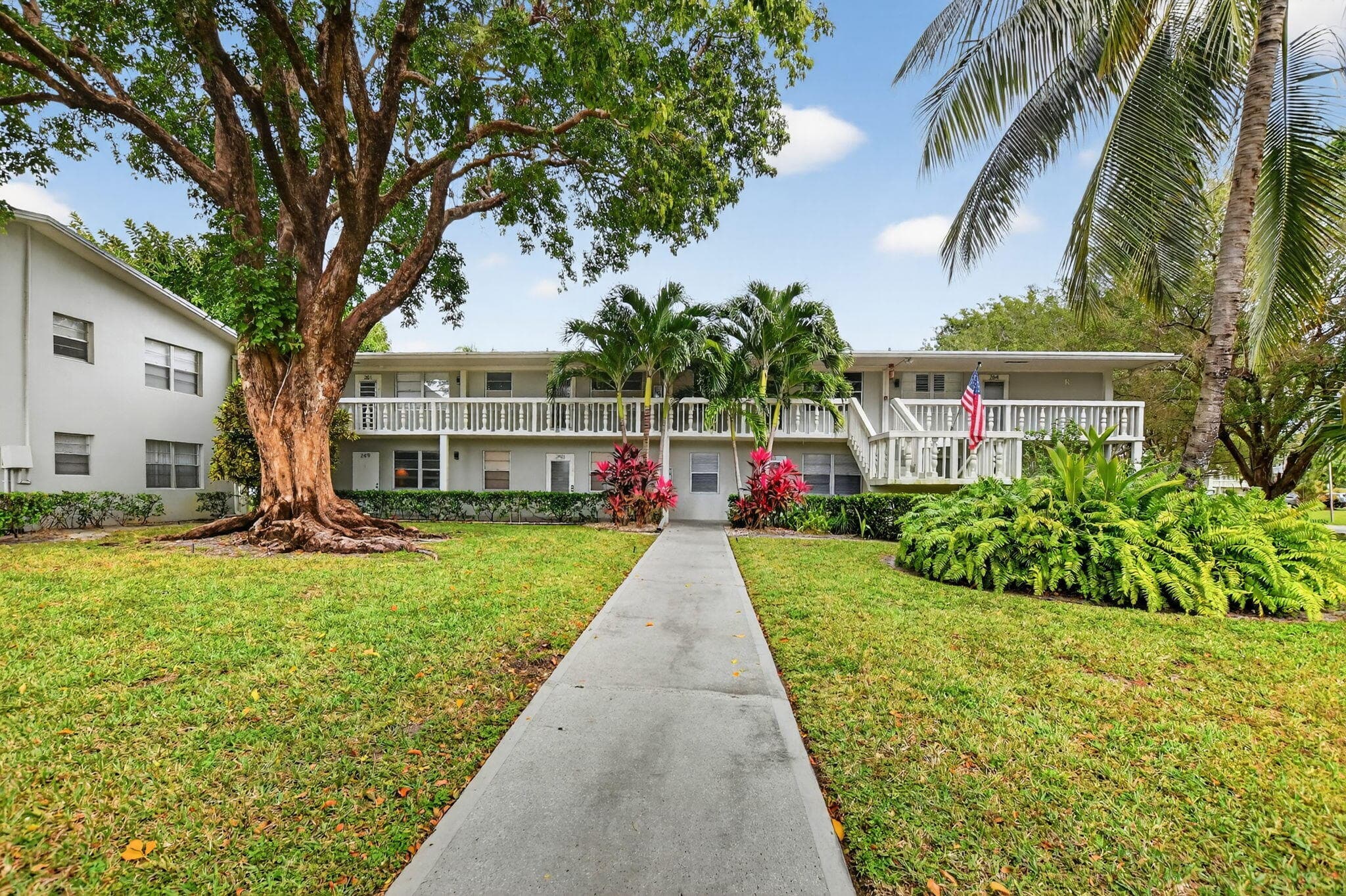 262 Ventnor R, Deerfield Beach, FL 33442 — photo 1 of 57