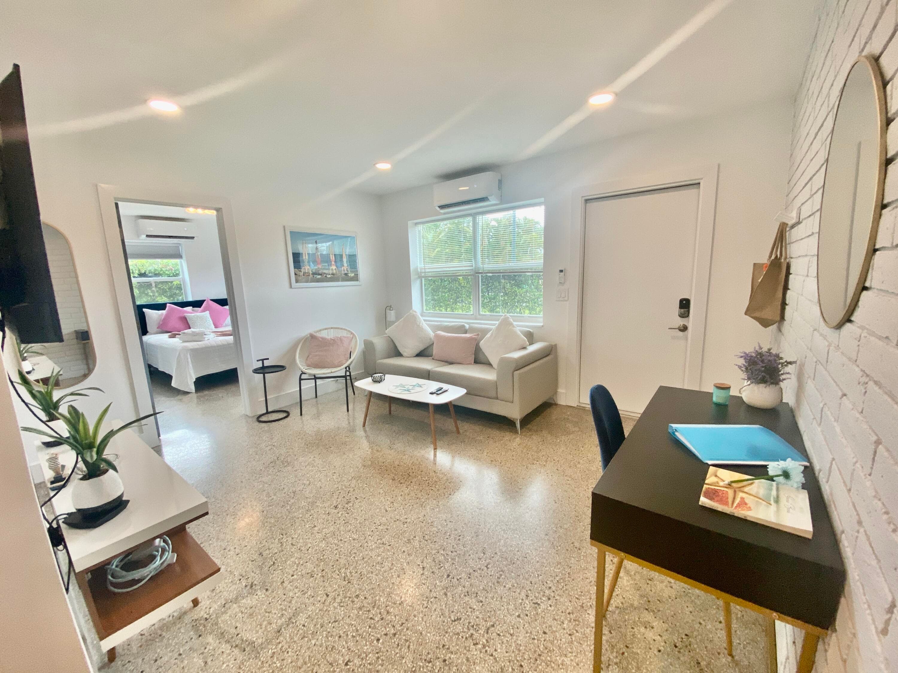304 SE 3rd Street, Delray Beach, FL 33483 — photo 8 of 35