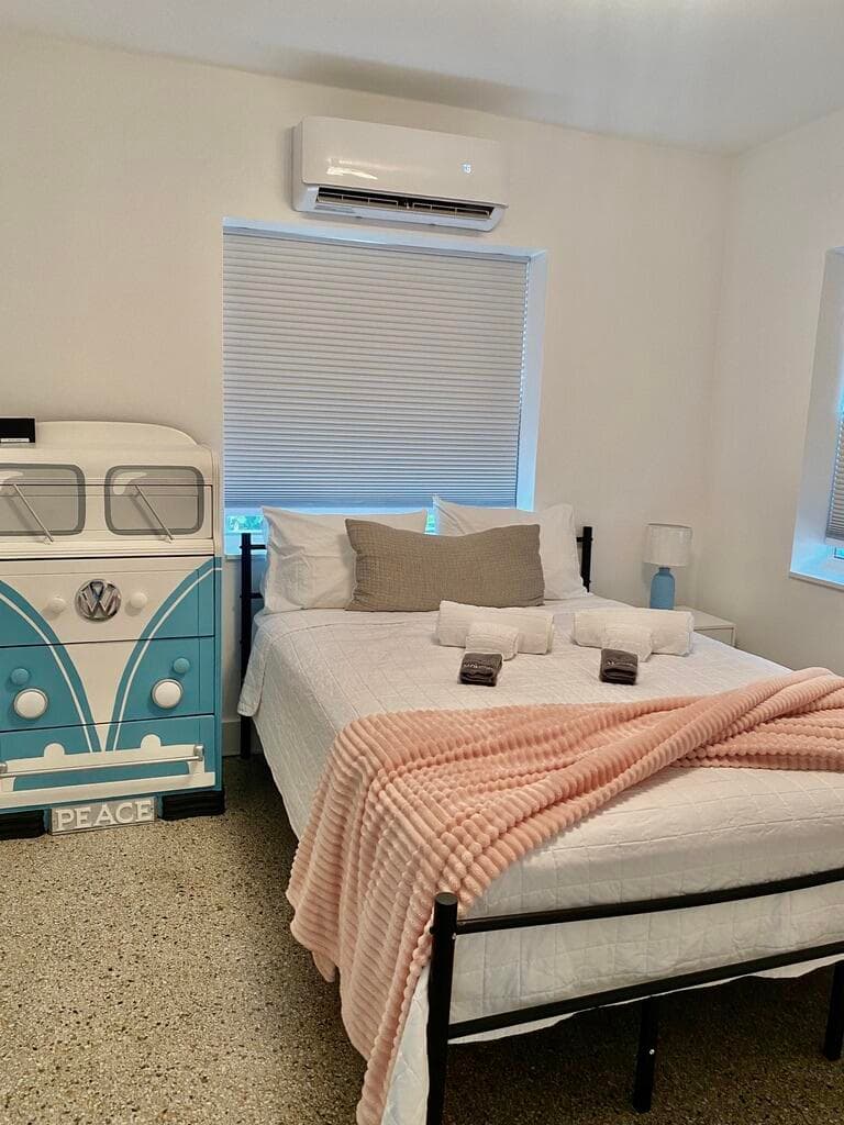 304 SE 3rd Street, Delray Beach, FL 33483 — photo 9 of 35