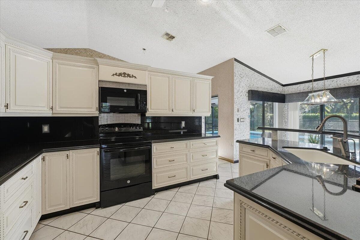 8870 NW 49th Drive, Coral Springs, FL 33067 — photo 7 of 44