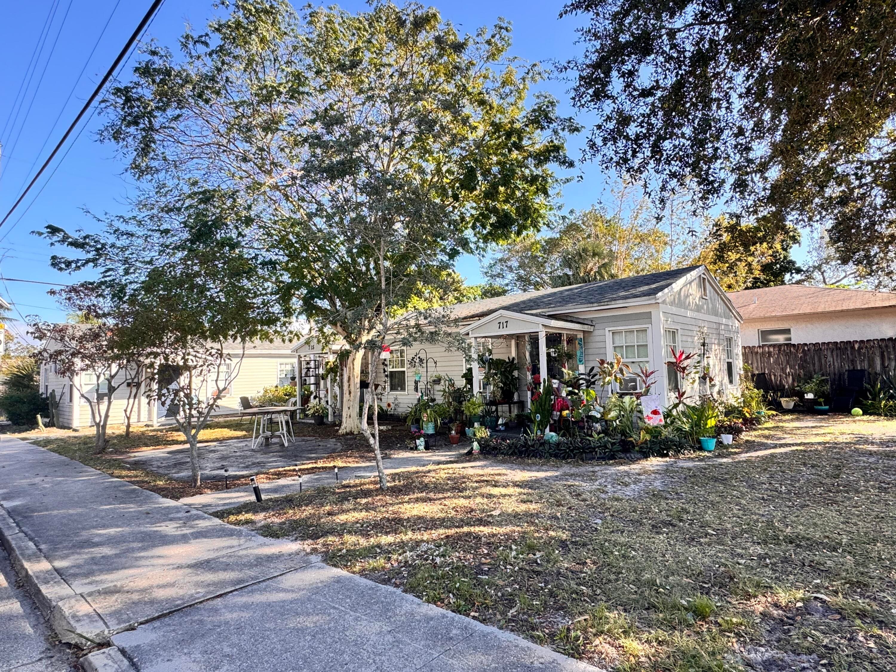 717 8th Avenue N, Lake Worth Beach, FL 33460 — photo 1 of 20
