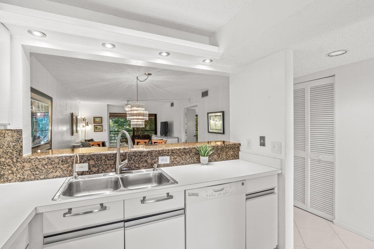 5380 Cedar Lake Drive 303, Boynton Beach, FL 33437 — photo 8 of 29