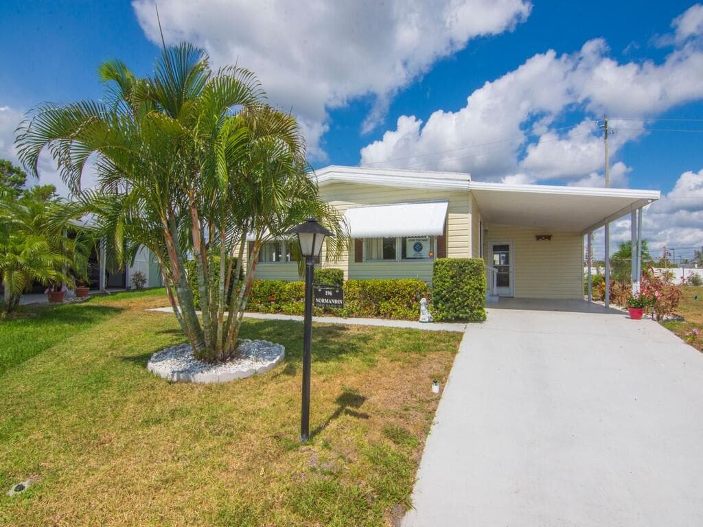 196 NE Emerald Drive, Jensen Beach, FL 34957 — photo 5 of 32