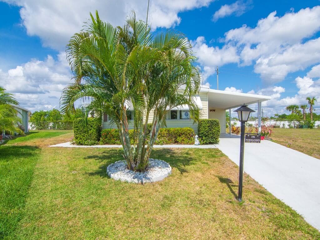 196 NE Emerald Drive, Jensen Beach, FL 34957 — photo 6 of 32