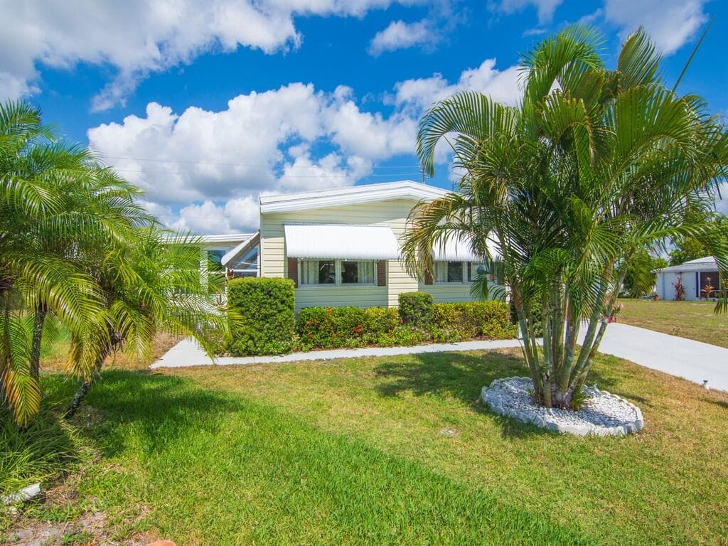 196 NE Emerald Drive, Jensen Beach, FL 34957 — photo 7 of 32