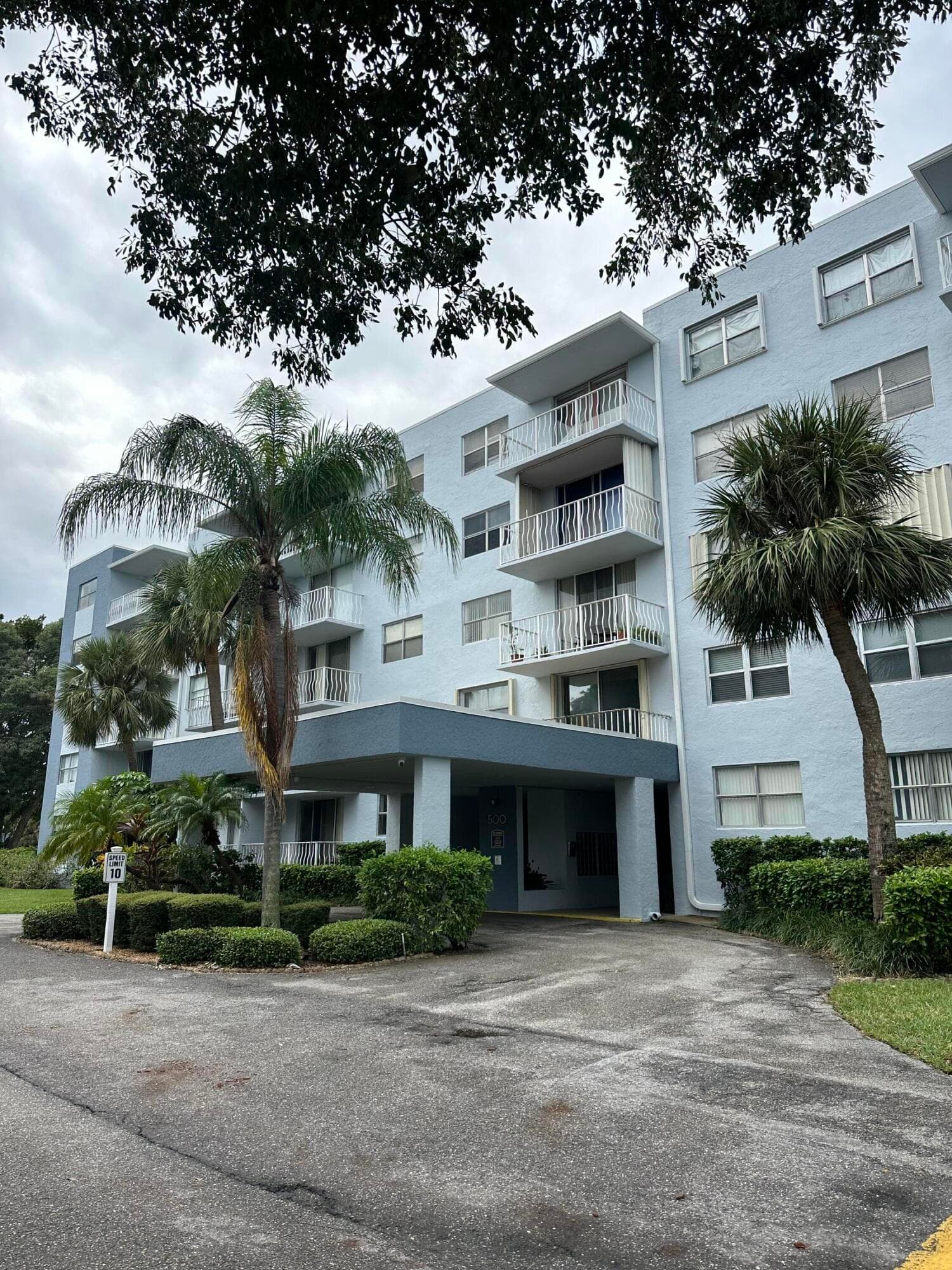 500 Executive Center Drive 3h, West Palm Beach, FL 33401 — photo 2 of 9