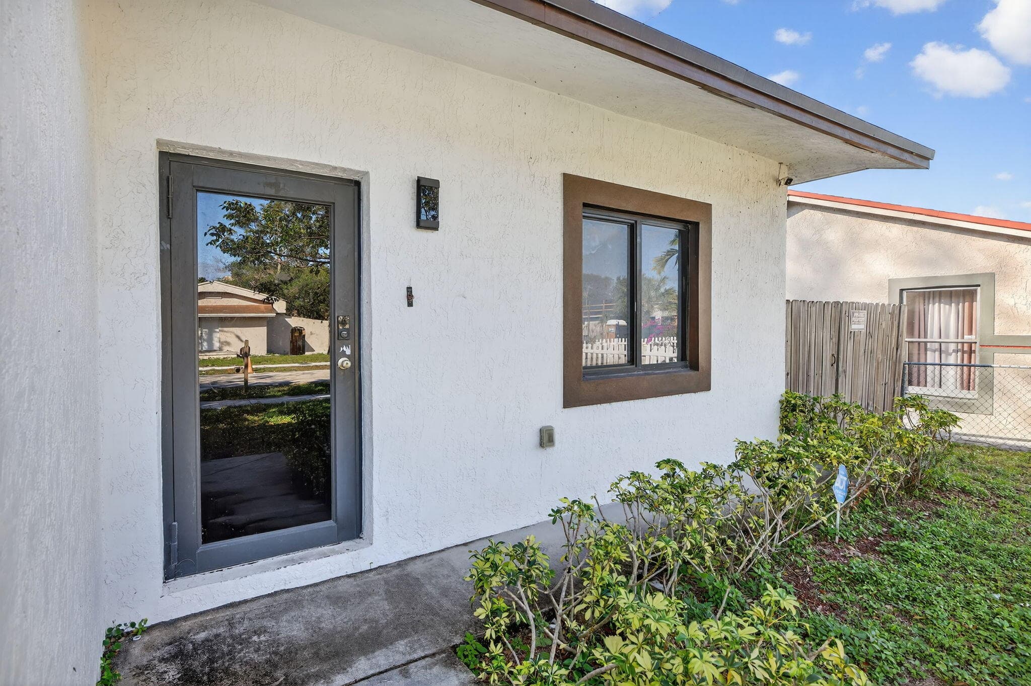 205 NW 27th Terrace, Fort Lauderdale, FL 33311 — photo 5 of 36