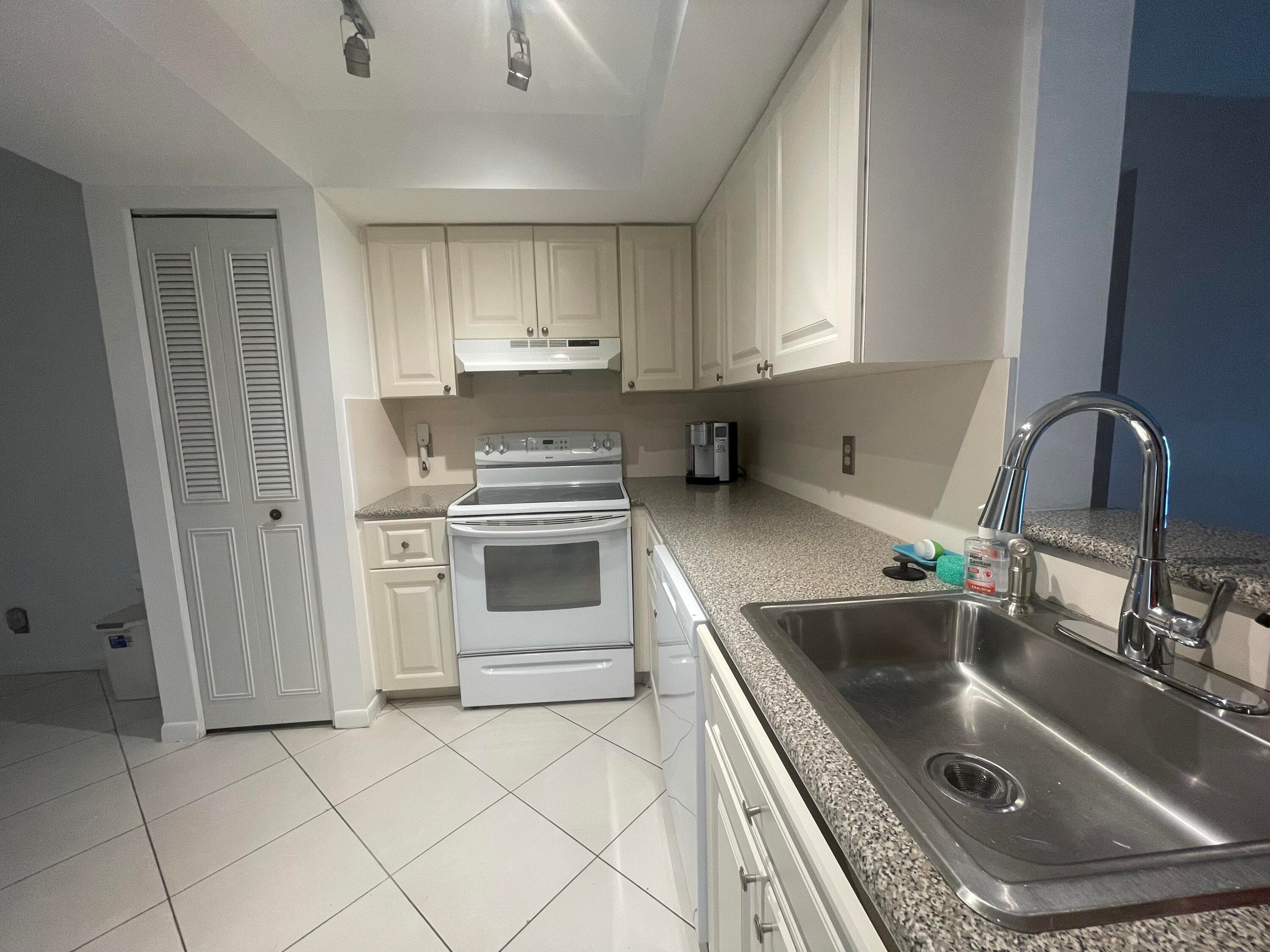 6525 S Oriole Boulevard 1050, Delray Beach, FL 33446 — photo 18 of 22