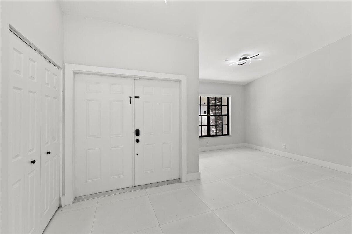 20221 NW 8th Street, Pembroke Pines, FL 33029 — photo 8 of 41
