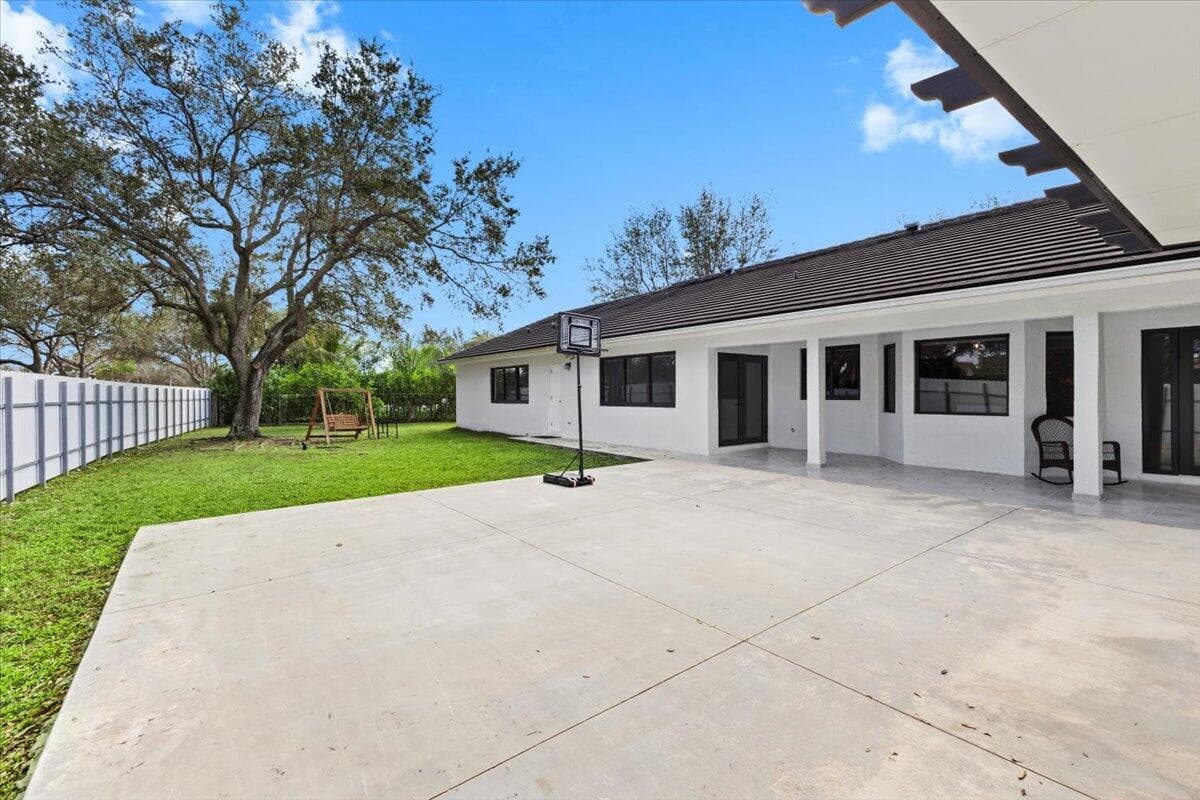 20221 NW 8th Street, Pembroke Pines, FL 33029 — photo 23 of 41