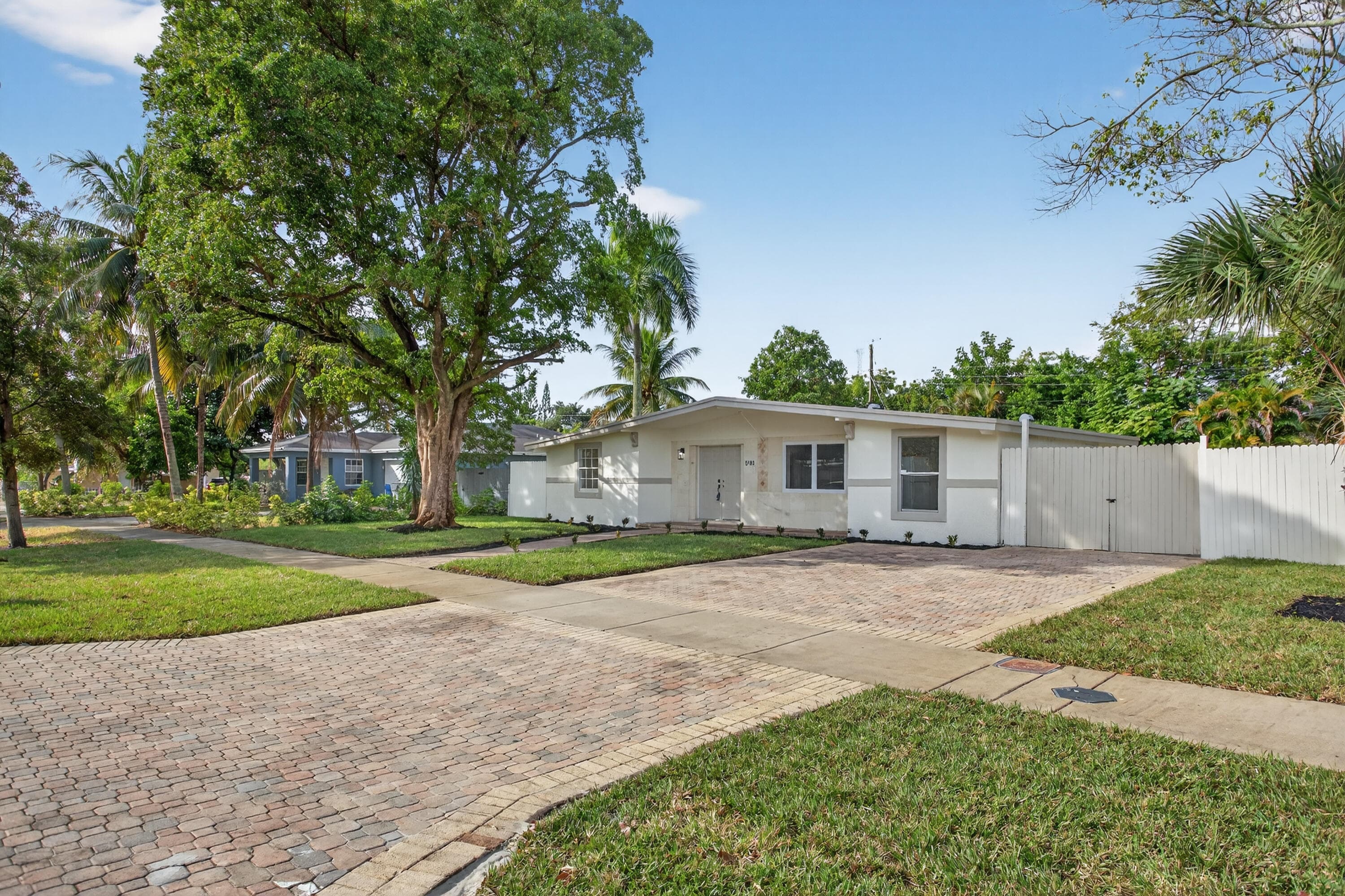 5183 NE 15th Avenue, Pompano Beach, FL 33064 — photo 3 of 34