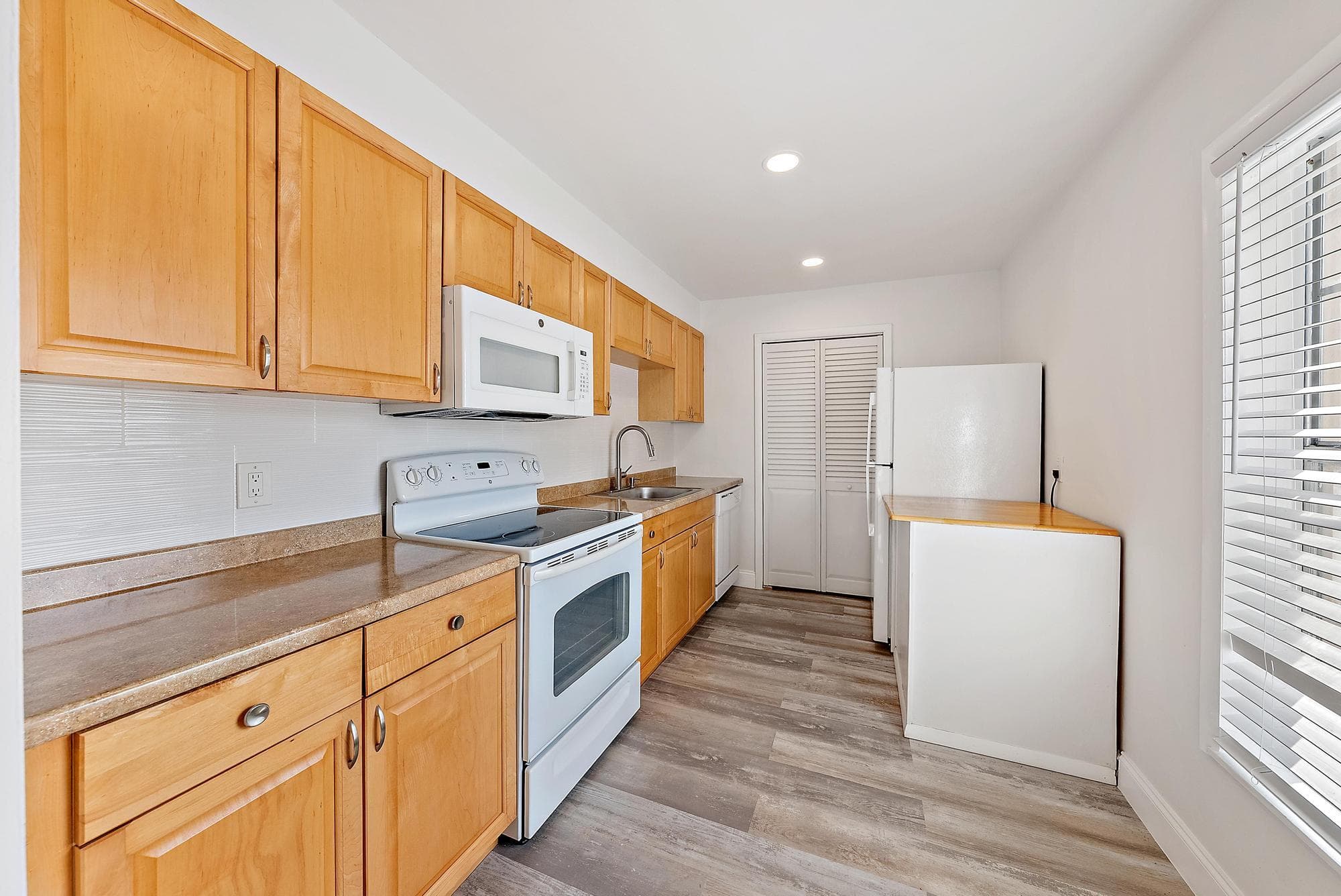 292 Cape Cod Circle B, Lake Worth, FL 33467 — photo 2 of 13