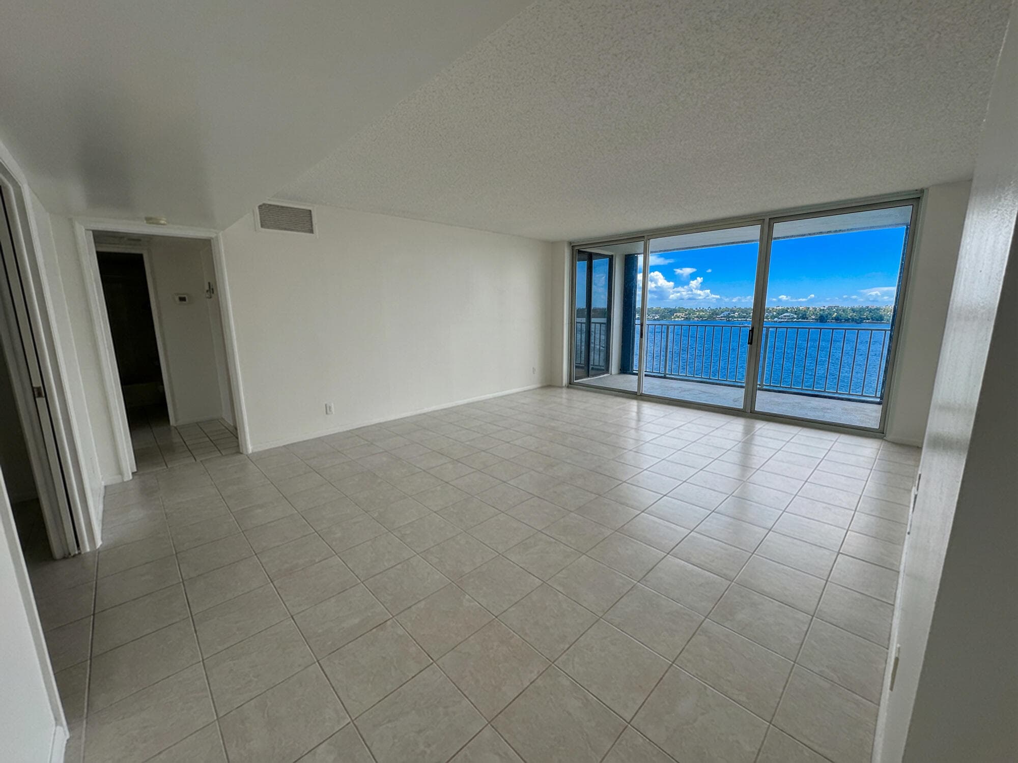 126 Lakeshore Drive 927, North Palm Beach, FL 33408 — photo 2 of 13