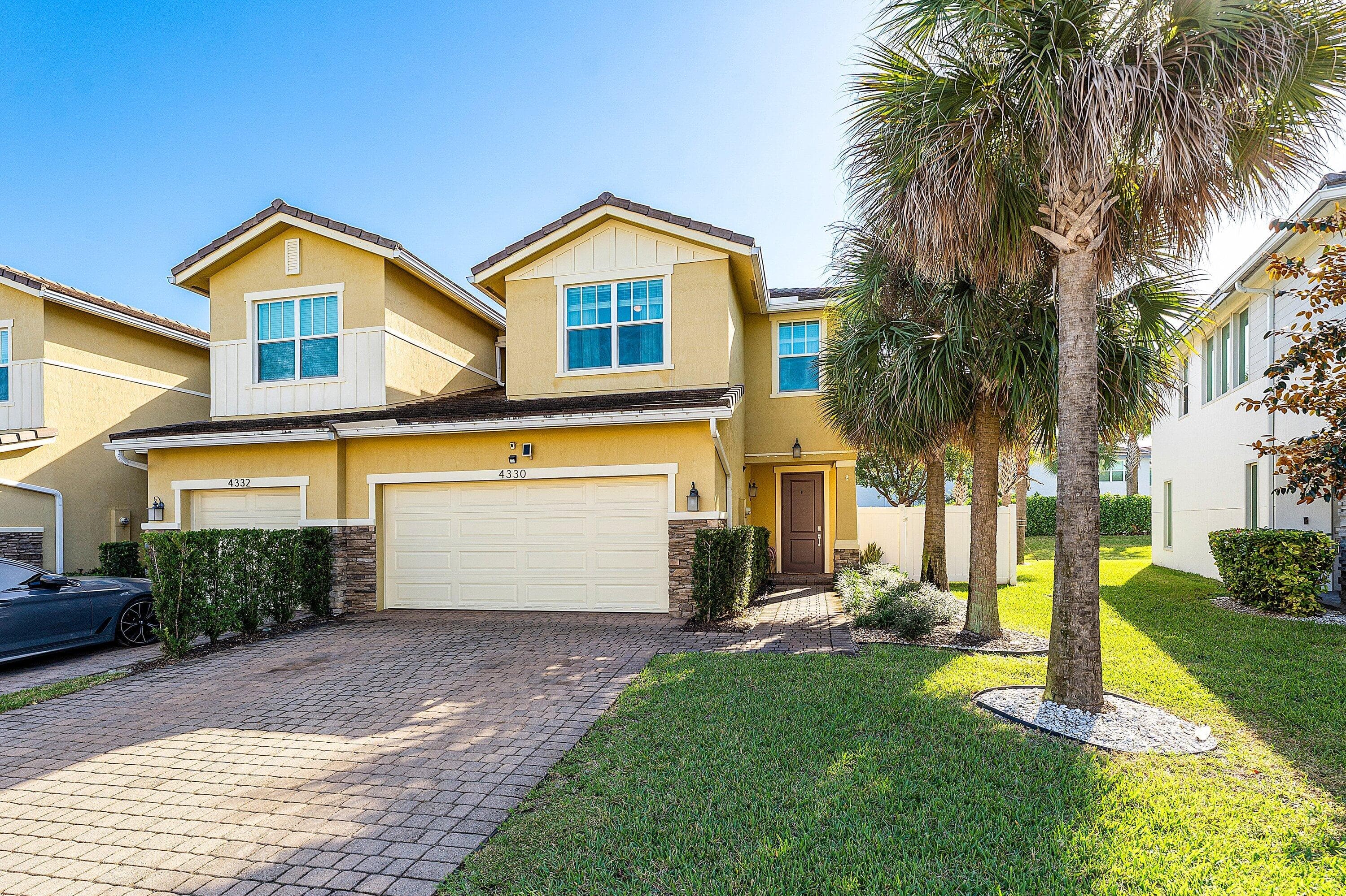 4330 Lago Drive, Deerfield Beach, FL 33064 — photo 2 of 36