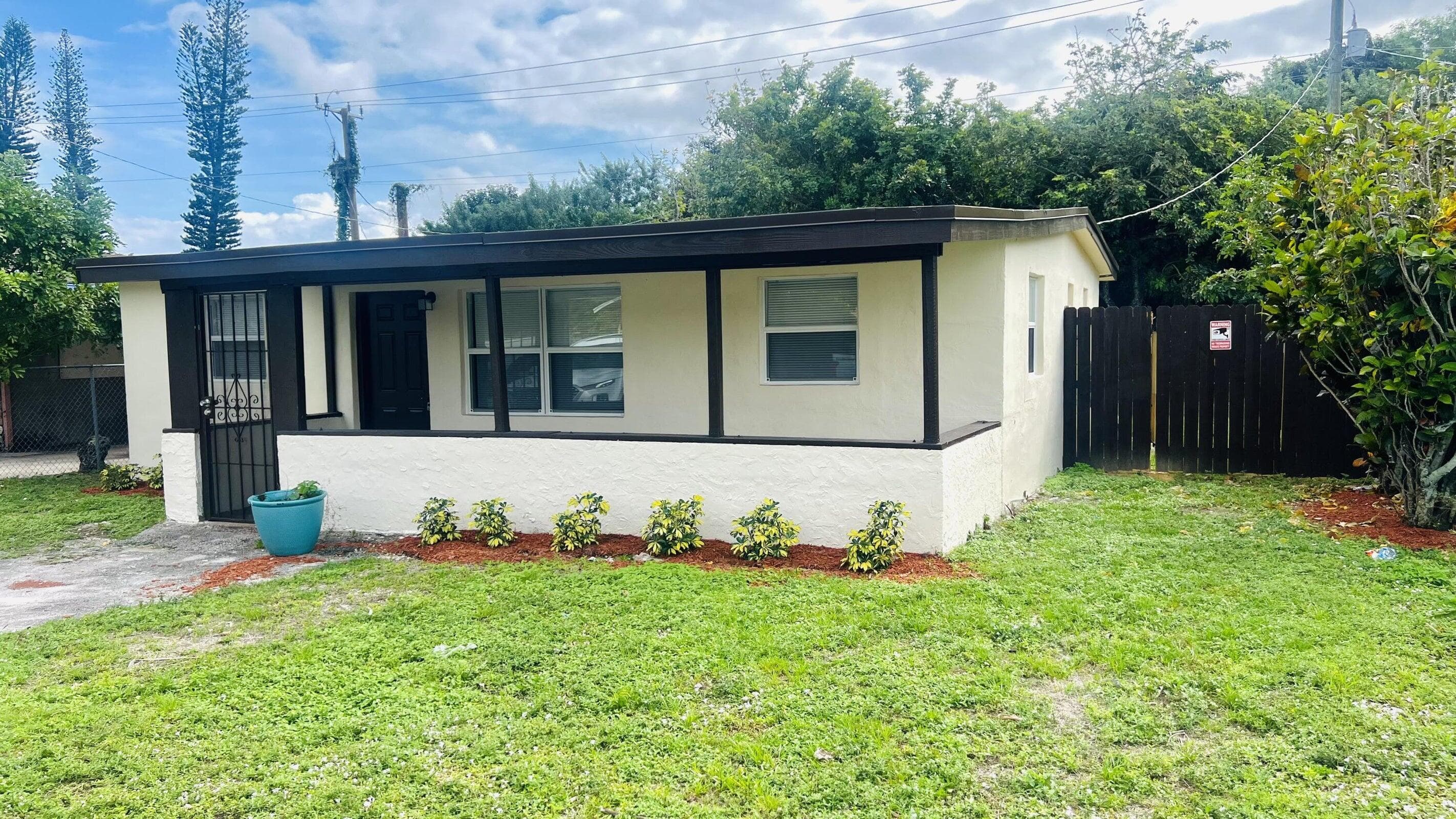 2360 Nw 2nd Street Street, Pompano Beach, FL 33069 — photo 1 of 15