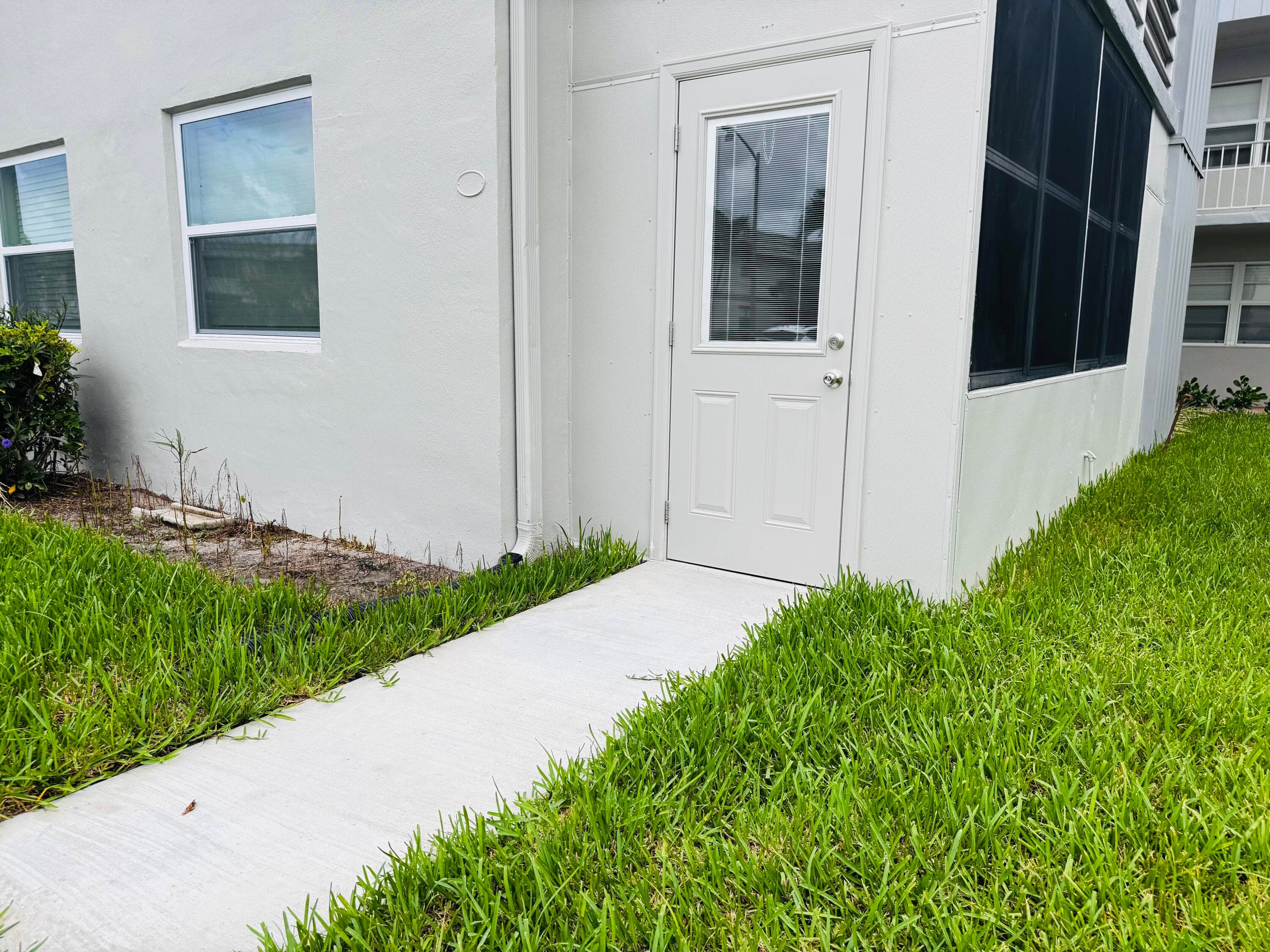 293 Flanders G, Delray Beach, FL 33484 — photo 3 of 35