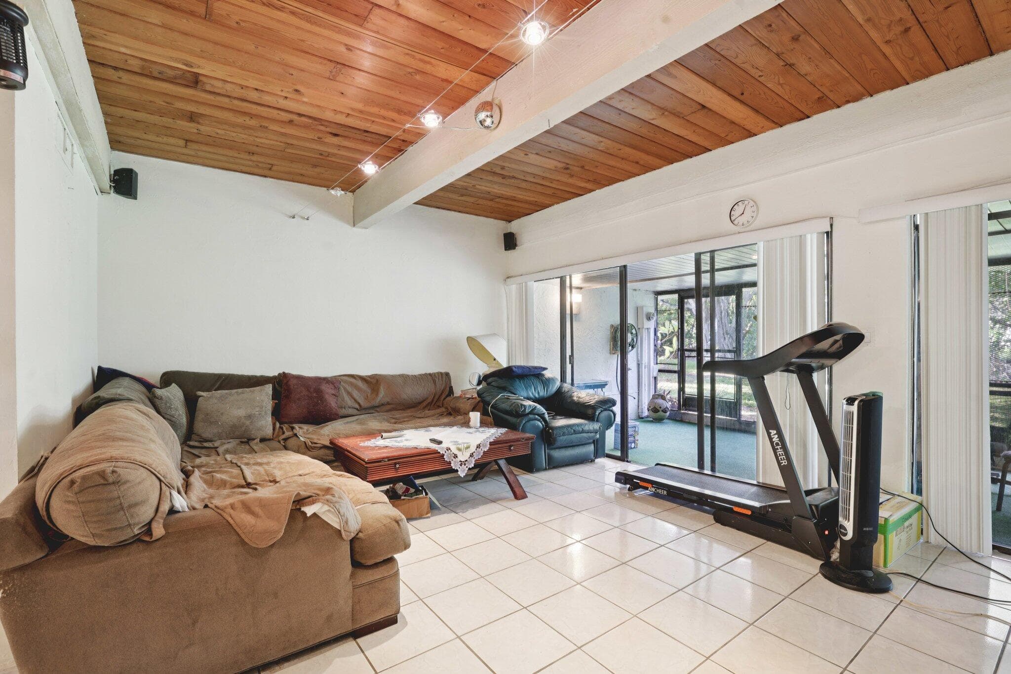19232 NE 25th Avenue 221b, Miami, FL 33180 — photo 8 of 47