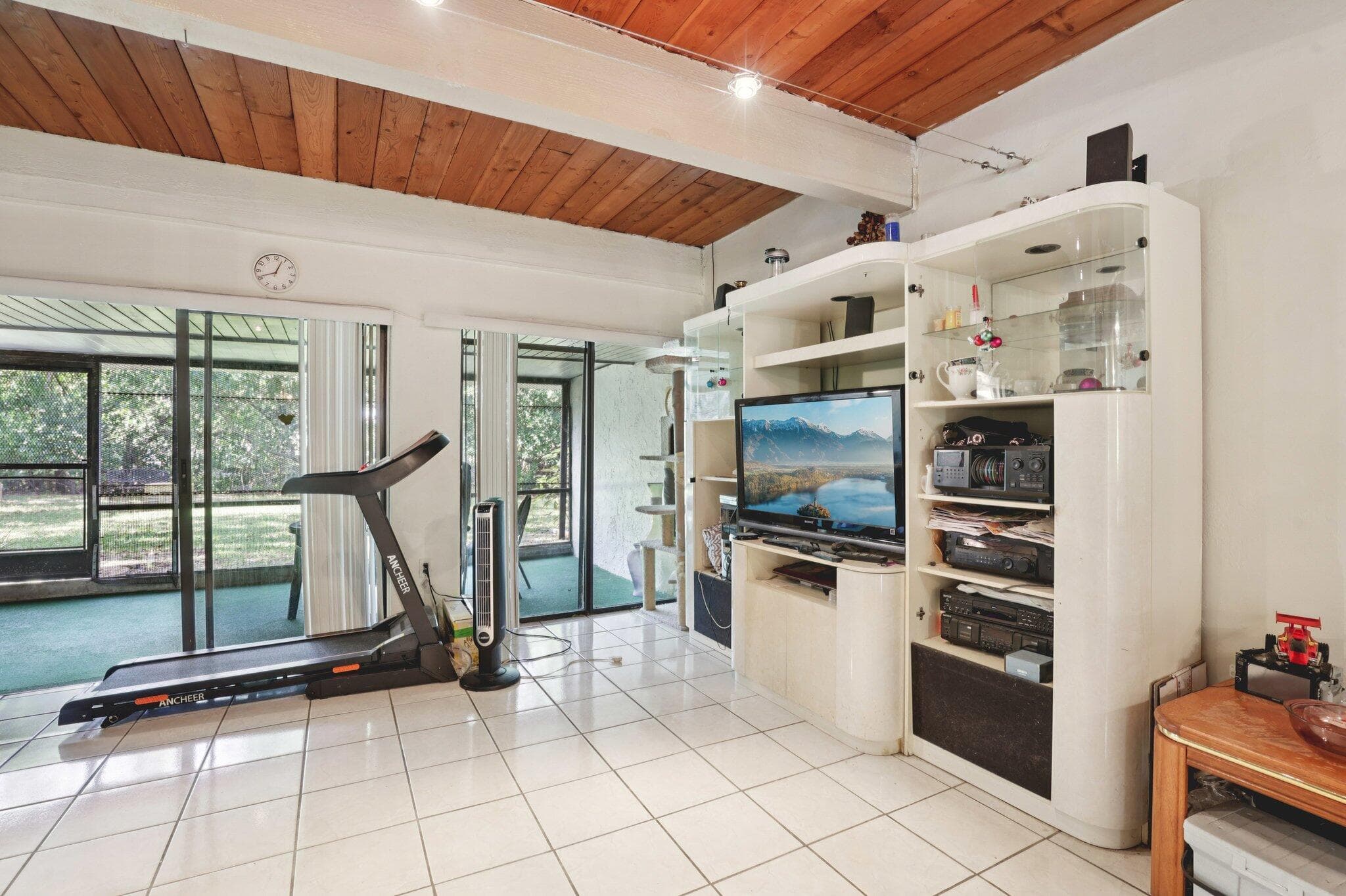 19232 NE 25th Avenue 221b, Miami, FL 33180 — photo 11 of 47