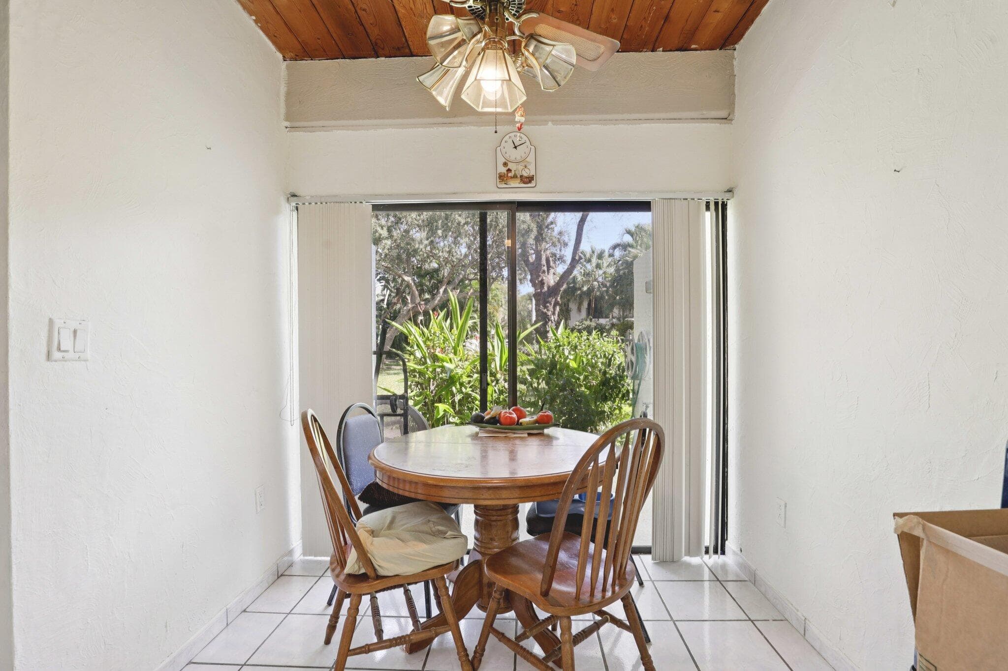 19232 NE 25th Avenue 221b, Miami, FL 33180 — photo 12 of 47