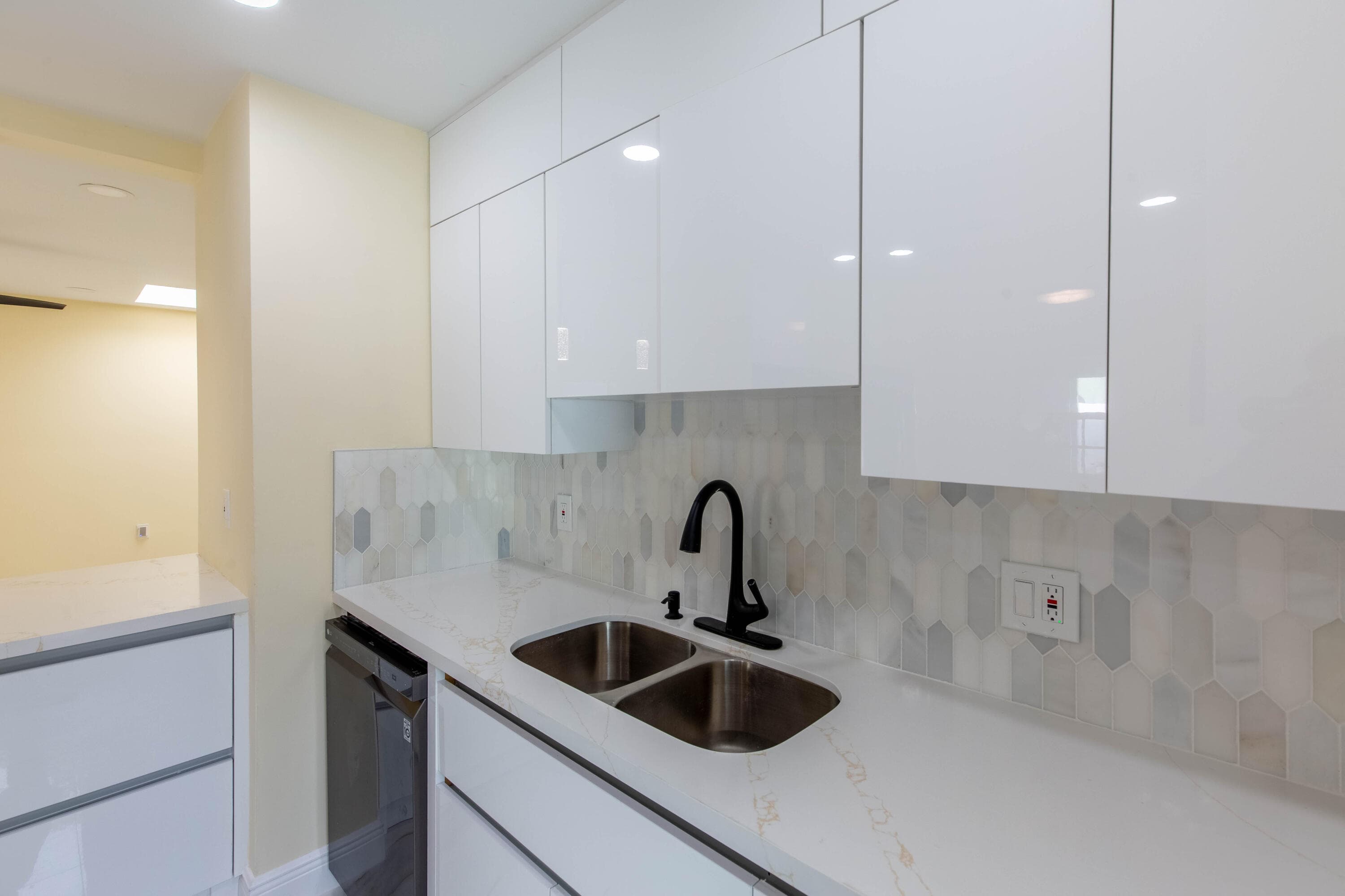 405 NE 24th Avenue, Pompano Beach, FL 33062 — photo 12 of 39